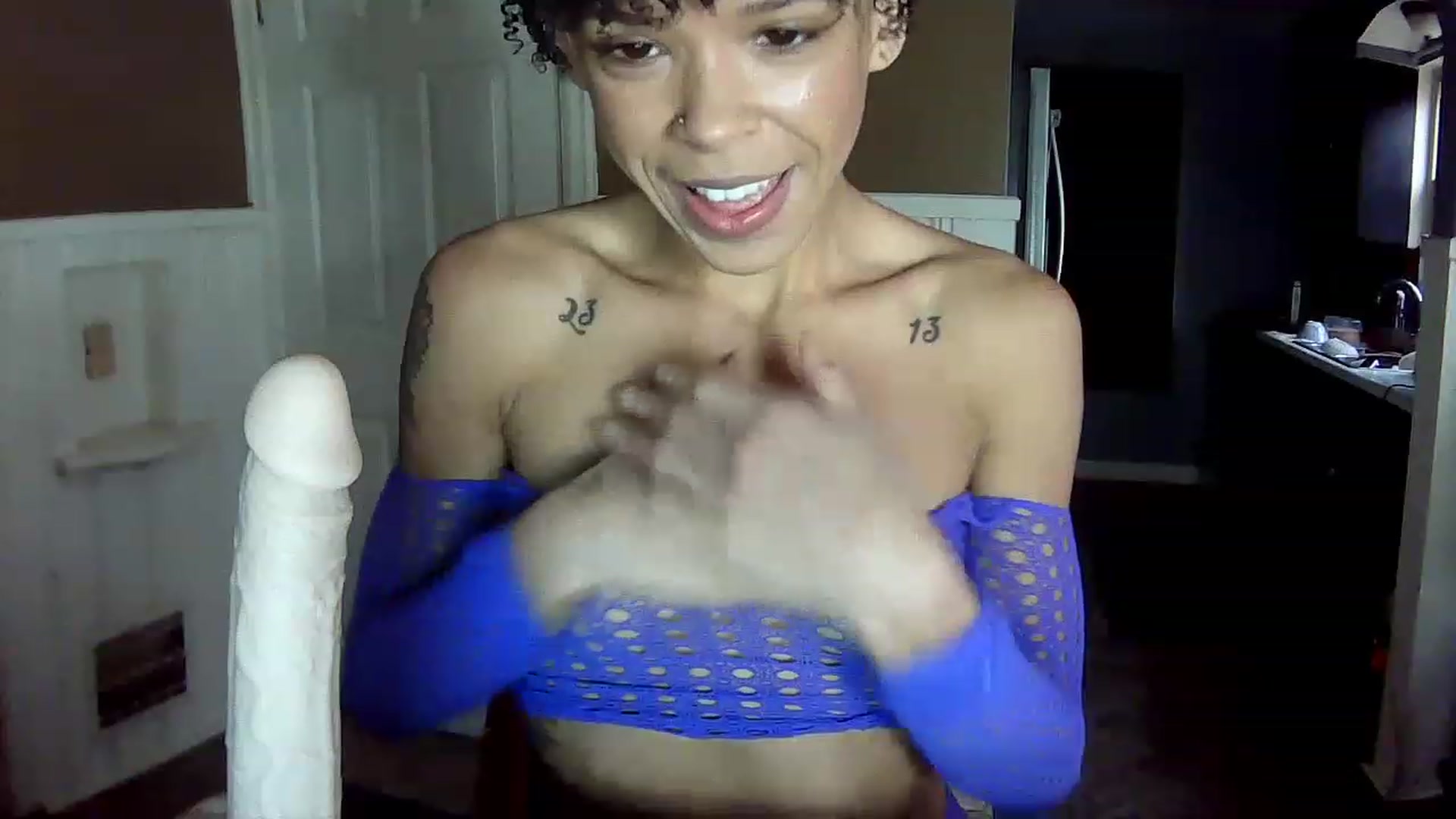 Gallery image thumbnail from SmileyAngel44's myfreecams stream on, 12/08/2022, 13:59 image 13 of 20