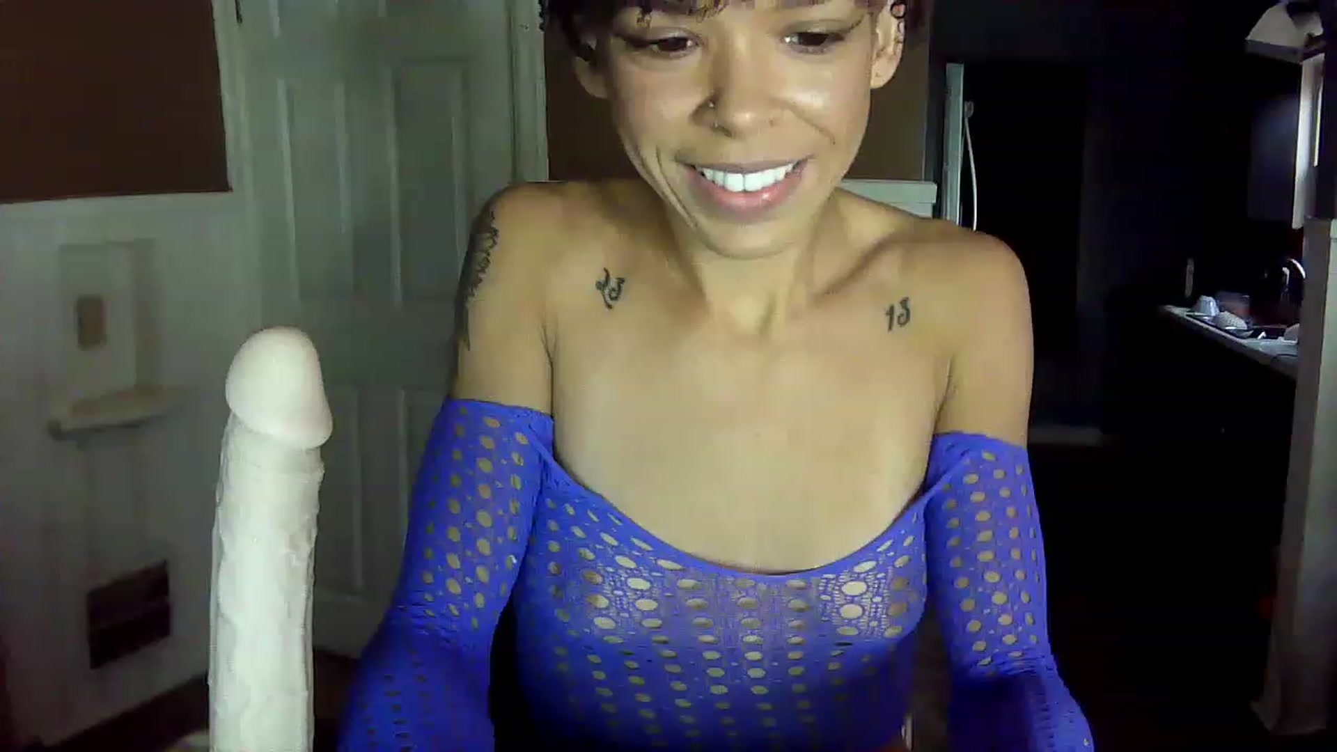 Gallery image thumbnail from SmileyAngel44's myfreecams stream on, 12/08/2022, 13:59 image 9 of 20