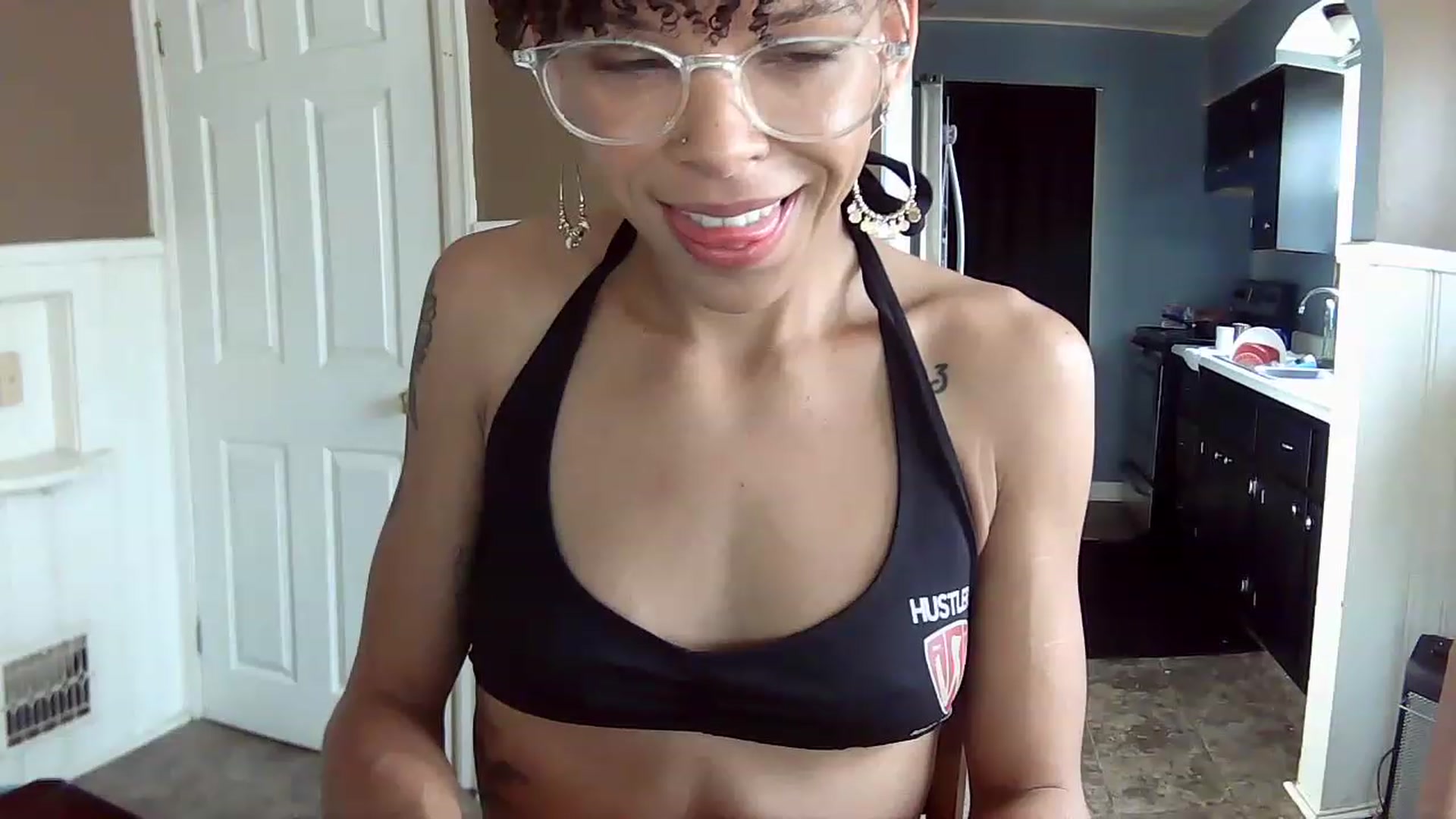 Gallery image thumbnail from SmileyAngel44's myfreecams stream on, 12/09/2022, 15:25 image 12 of 20