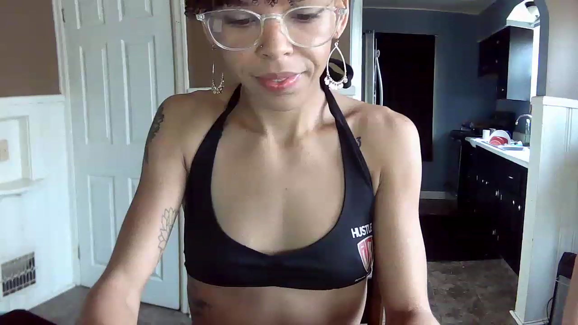 Gallery image thumbnail from SmileyAngel44's myfreecams stream on, 12/09/2022, 15:25 image 17 of 20