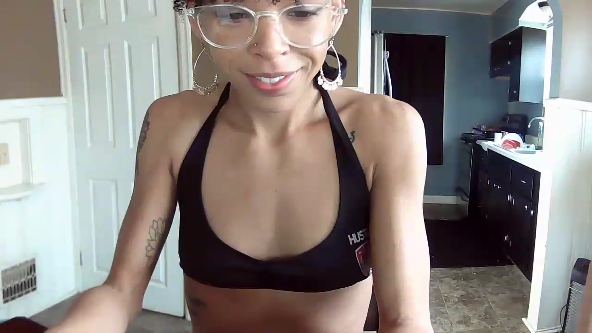 Gallery image thumbnail from SmileyAngel44's myfreecams stream on, 12/09/2022, 15:25 image 10 of 20