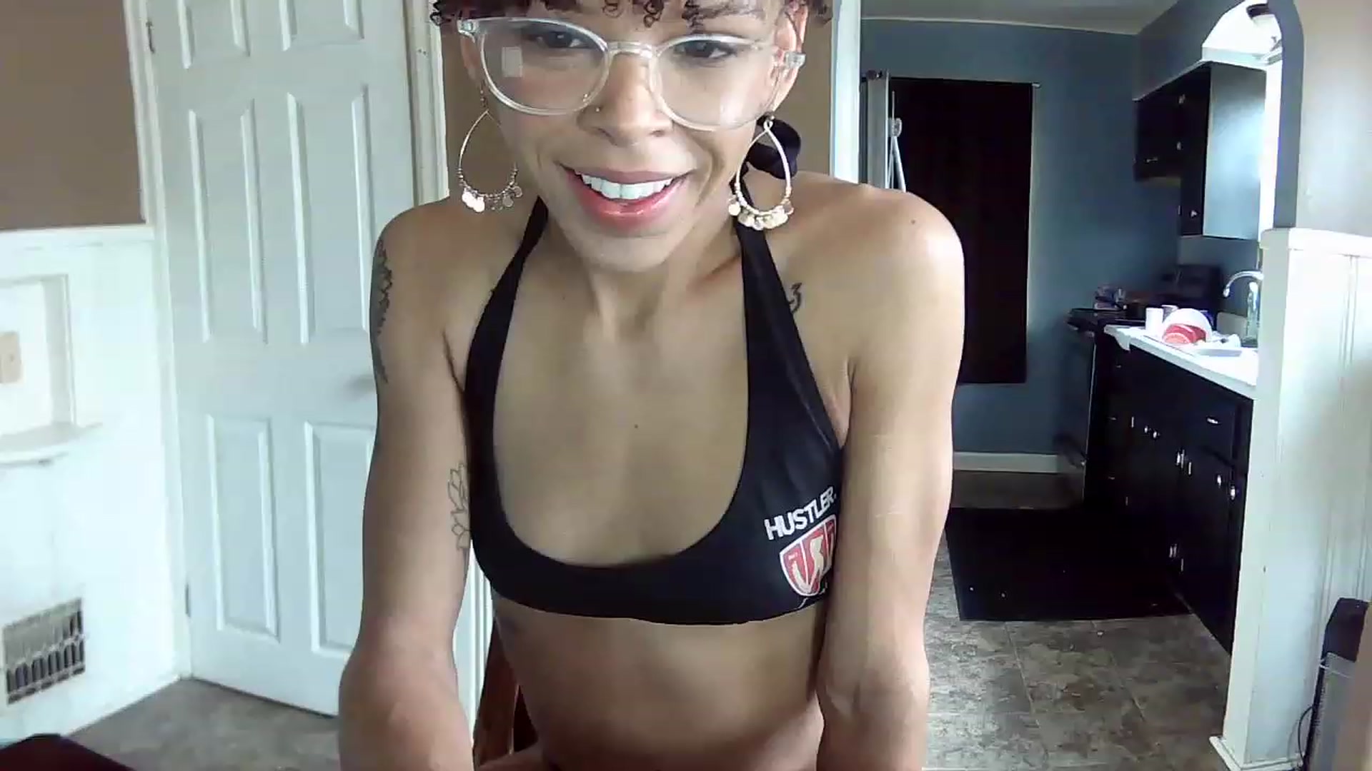 Gallery image thumbnail from SmileyAngel44's myfreecams stream on, 12/09/2022, 15:25 image 6 of 20