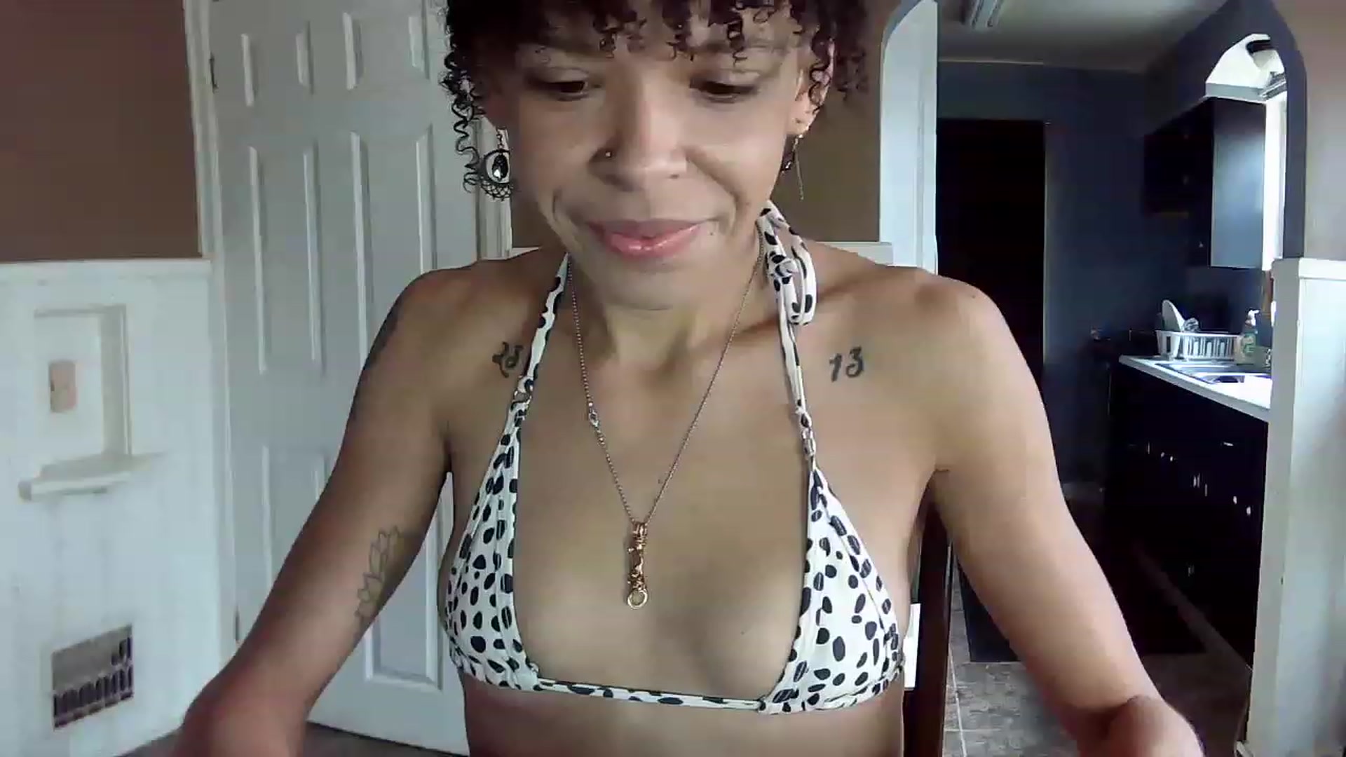 Gallery image thumbnail from SmileyAngel44's myfreecams stream on, 12/12/2022, 15:49 image 6 of 20