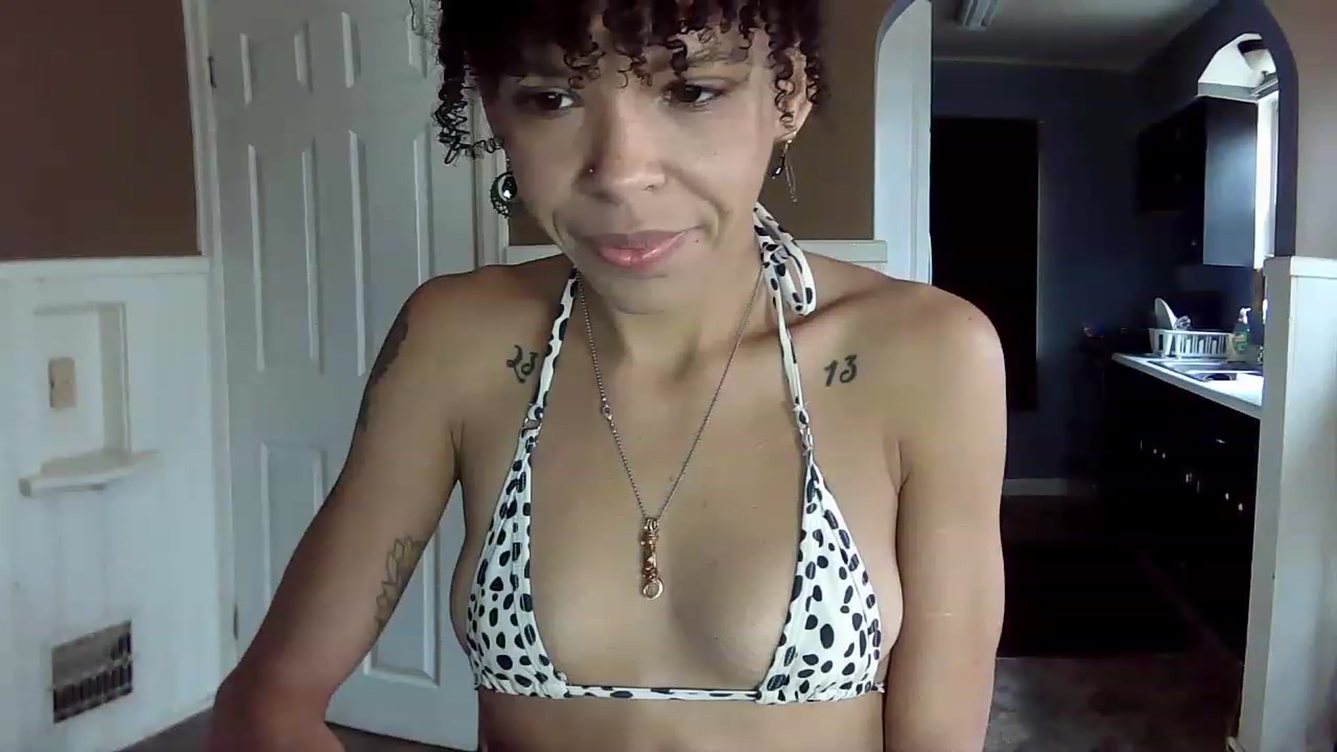Gallery image thumbnail from SmileyAngel44's myfreecams stream on, 12/12/2022, 15:49 image 3 of 20