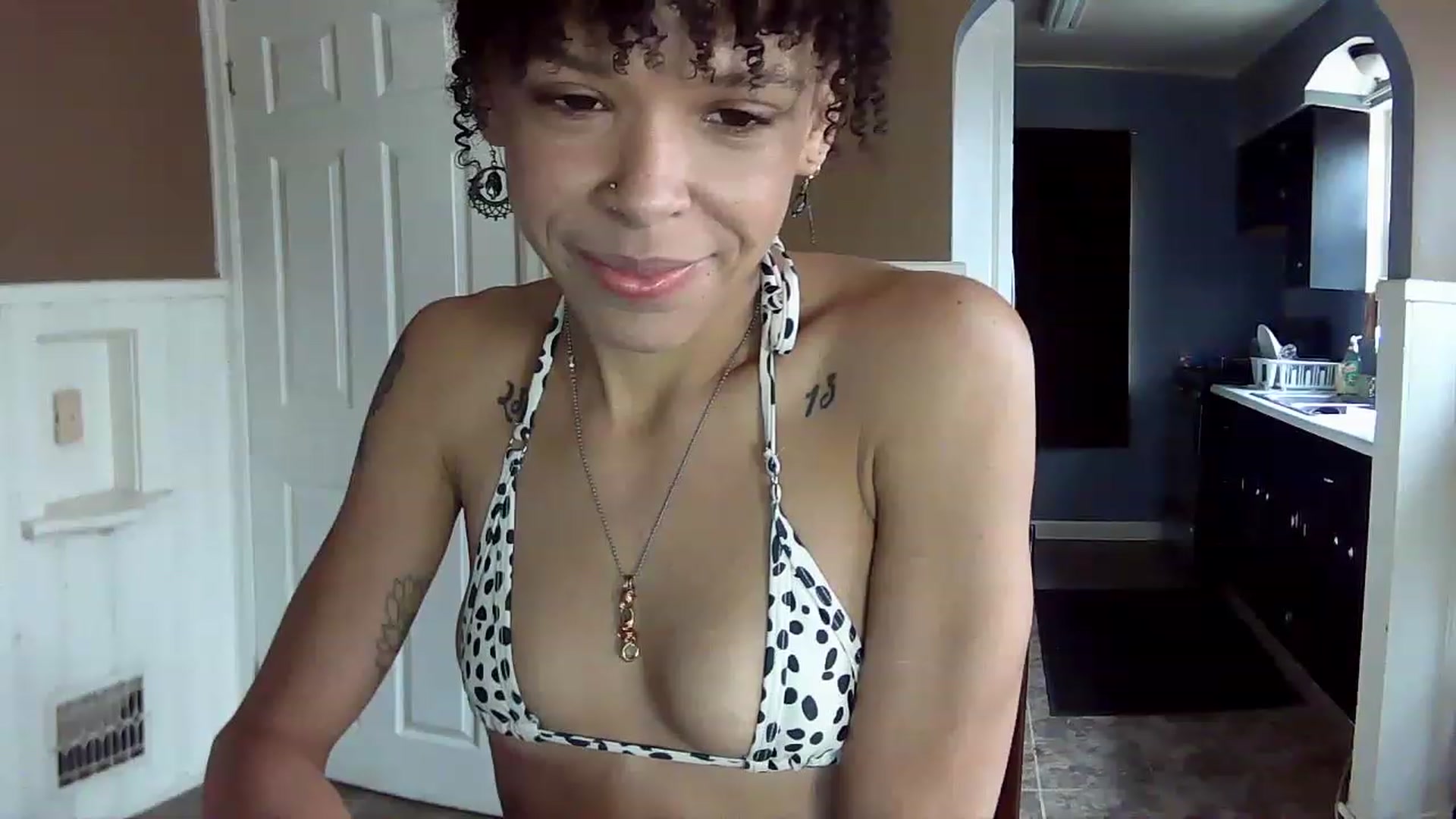 Gallery image thumbnail from SmileyAngel44's myfreecams stream on, 12/12/2022, 15:49 image 7 of 20