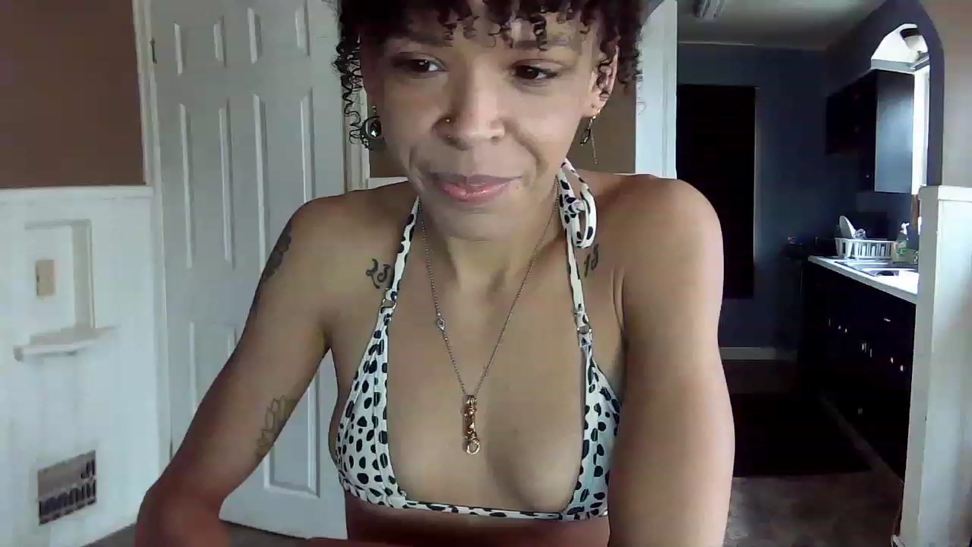 Gallery image thumbnail from SmileyAngel44's myfreecams stream on, 12/12/2022, 15:49 image 5 of 20