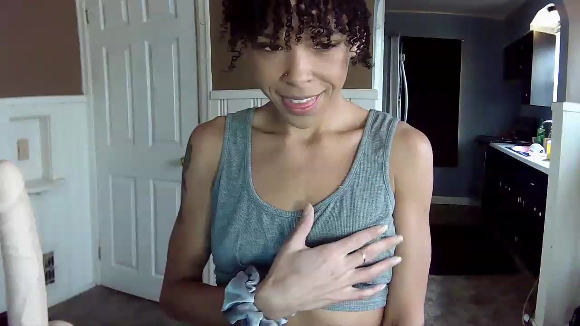 Gallery image thumbnail from SmileyAngel44's myfreecams stream on, 12/16/2022, 14:08 image 18 of 20