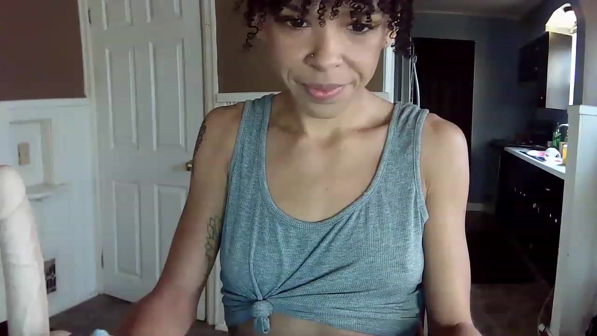 Gallery image thumbnail from SmileyAngel44's myfreecams stream on, 12/16/2022, 14:08 image 5 of 20