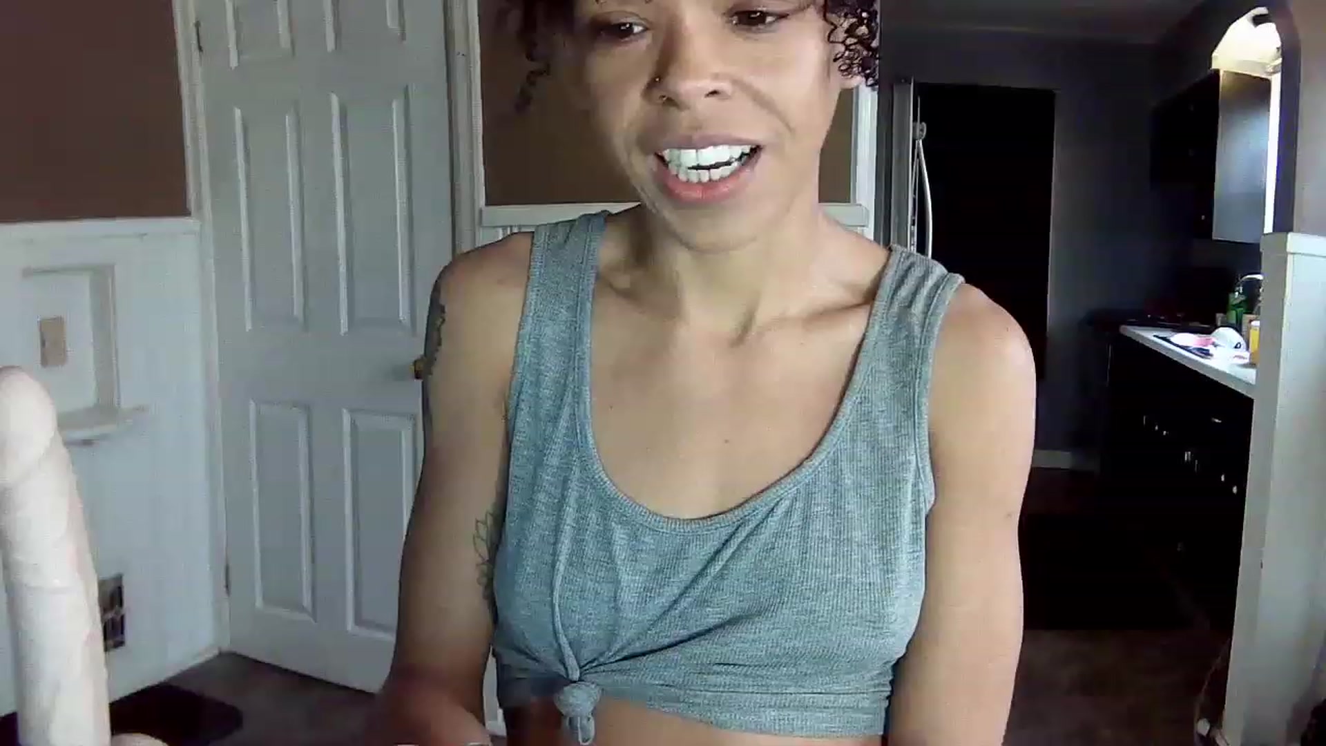 Gallery image thumbnail from SmileyAngel44's myfreecams stream on, 12/16/2022, 14:08 image 1 of 20