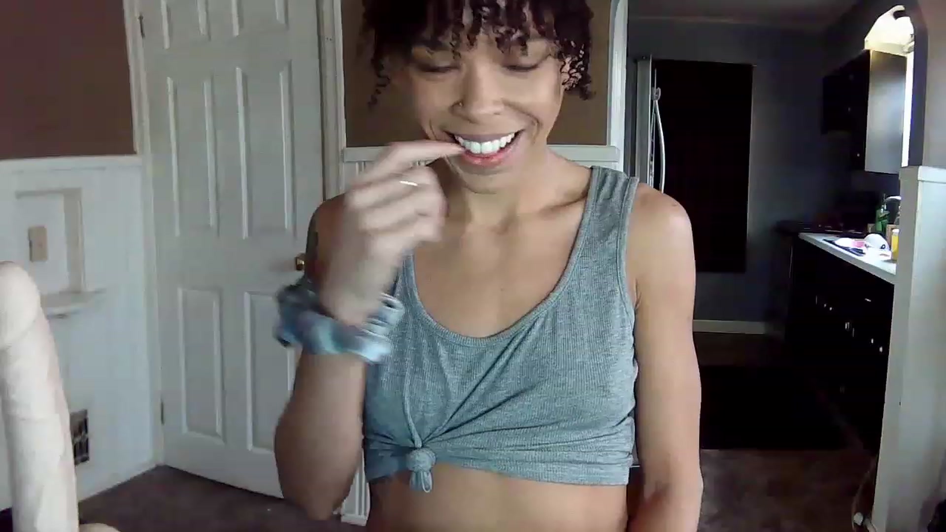 Gallery image thumbnail from SmileyAngel44's myfreecams stream on, 12/16/2022, 14:08 image 3 of 20