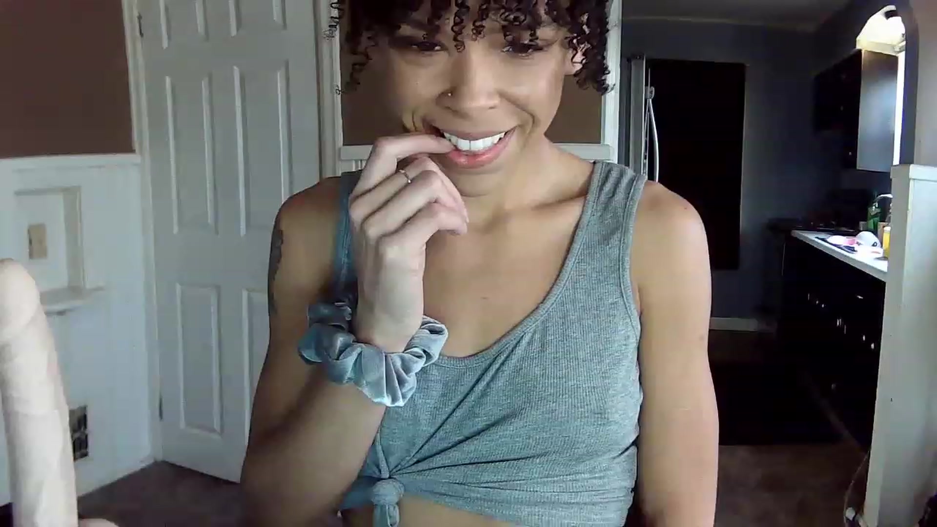 Gallery image thumbnail from SmileyAngel44's myfreecams stream on, 12/16/2022, 14:08 image 7 of 20
