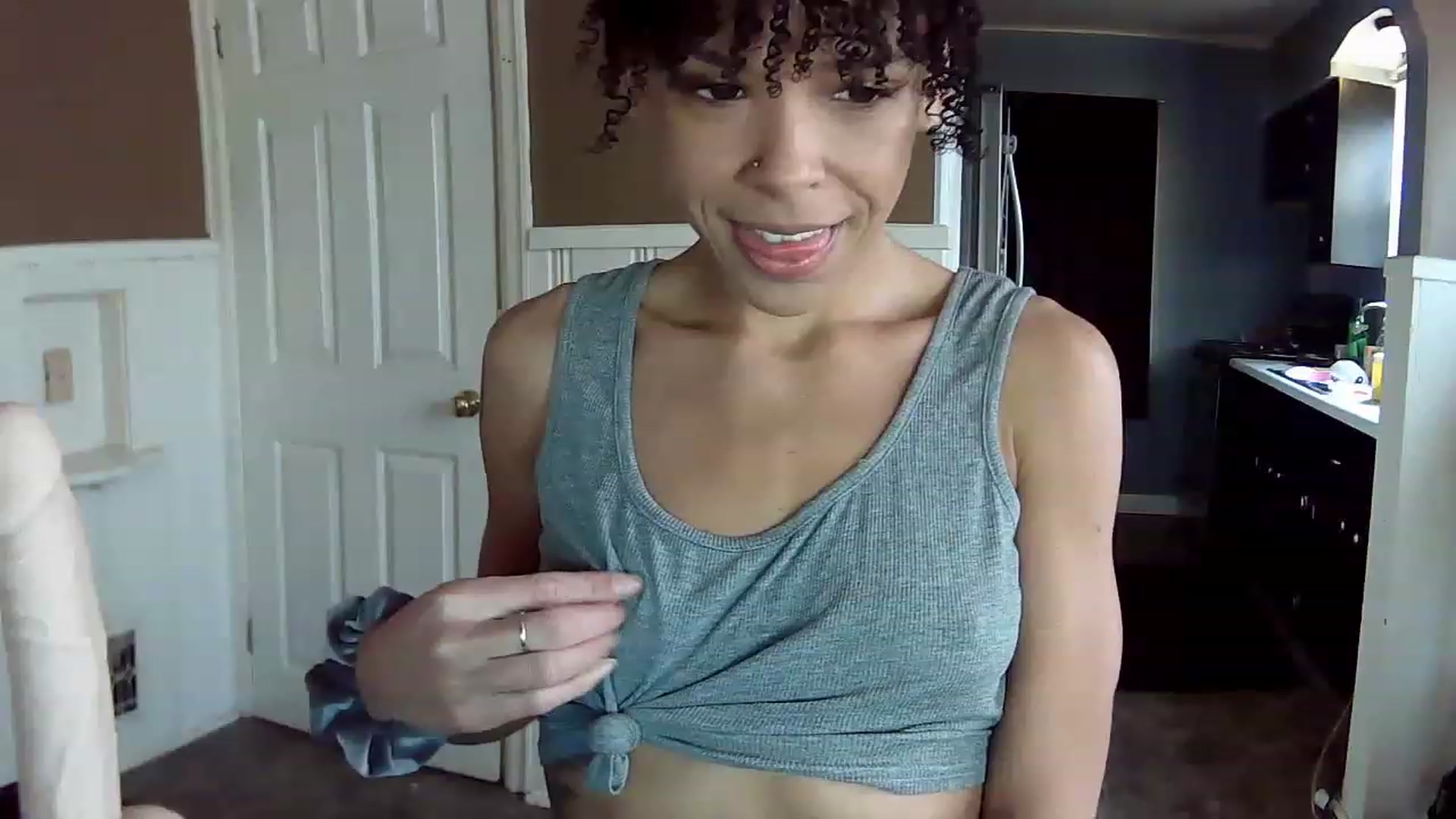 Gallery image thumbnail from SmileyAngel44's myfreecams stream on, 12/16/2022, 14:08 image 13 of 20