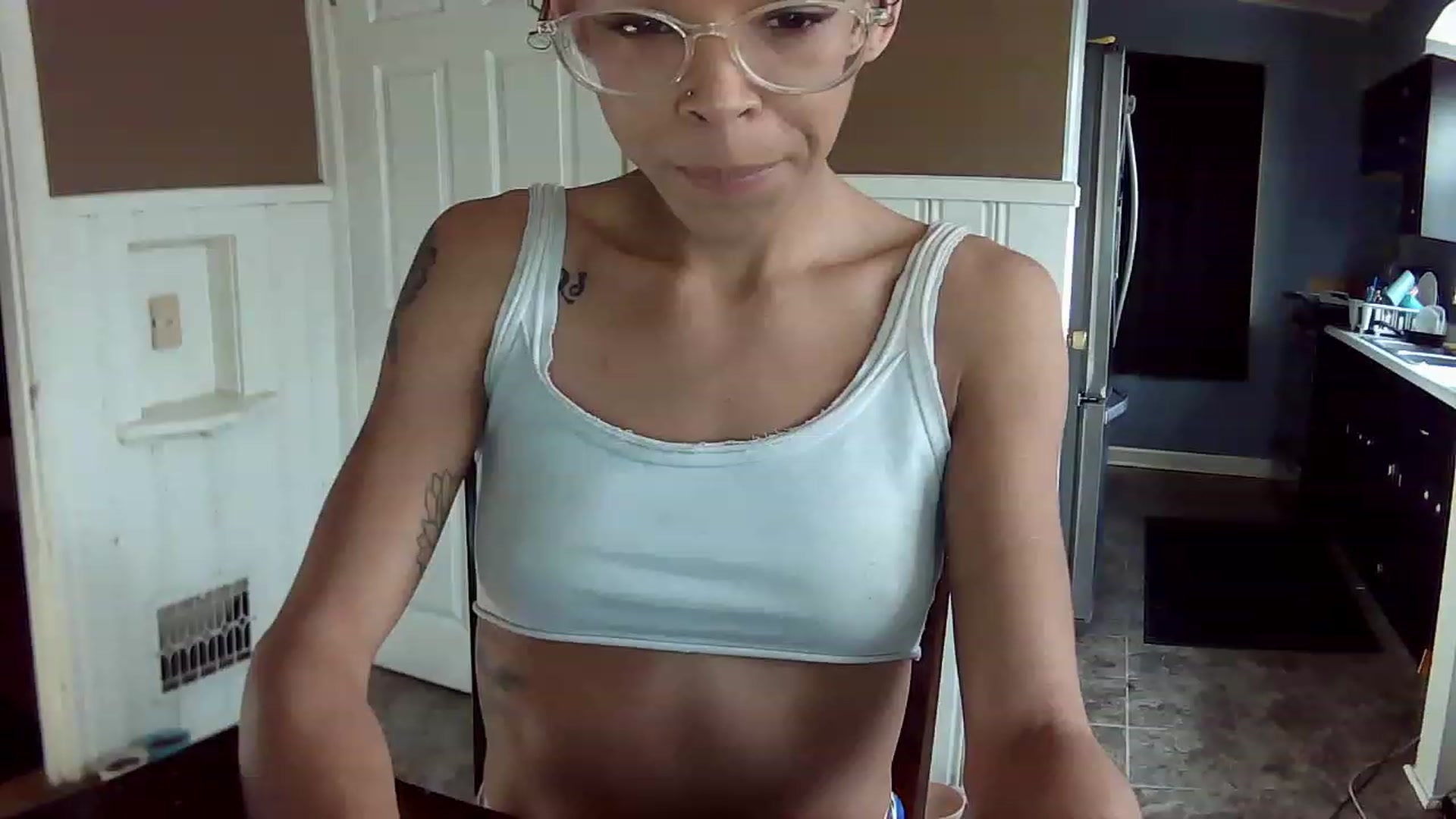 Gallery image thumbnail from SmileyAngel44's myfreecams stream on, 12/19/2022, 14:57 image 15 of 20