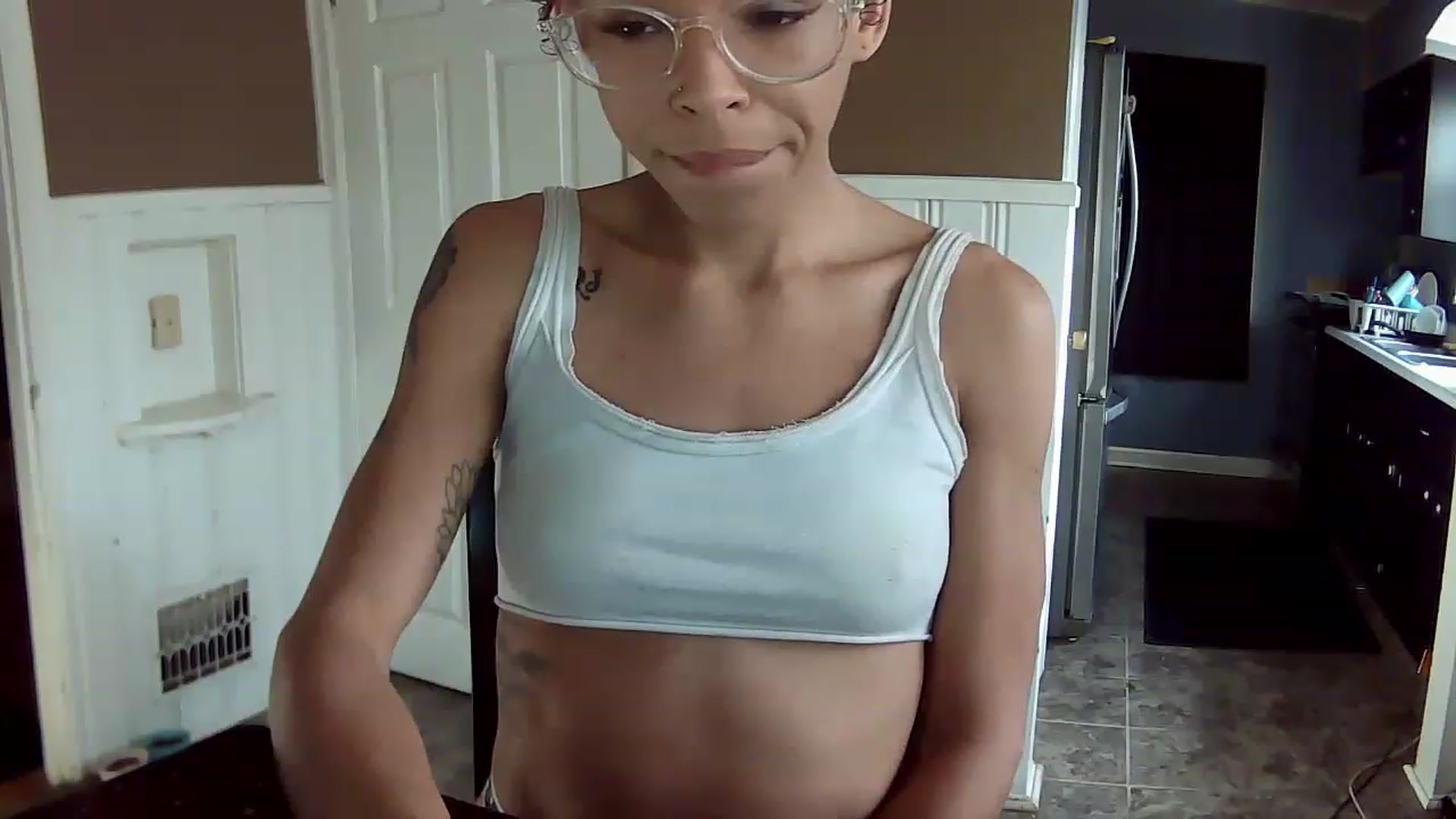 Gallery image thumbnail from SmileyAngel44's myfreecams stream on, 12/19/2022, 14:57 image 16 of 20