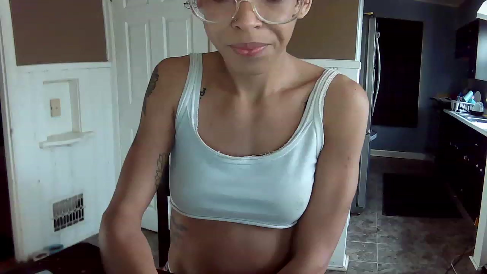 Gallery image thumbnail from SmileyAngel44's myfreecams stream on, 12/19/2022, 14:57 image 10 of 20