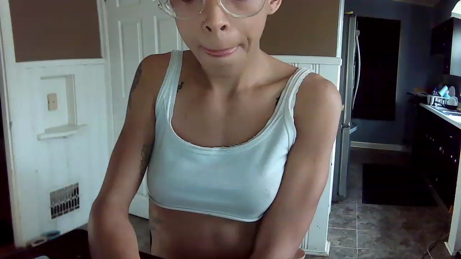 Gallery image thumbnail from SmileyAngel44's myfreecams stream on, 12/19/2022, 14:57 image 11 of 20