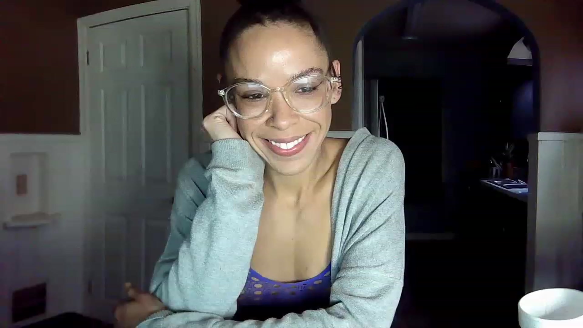Gallery image thumbnail from SmileyAngel44's myfreecams stream on, 12/30/2022, 13:28 image 8 of 20