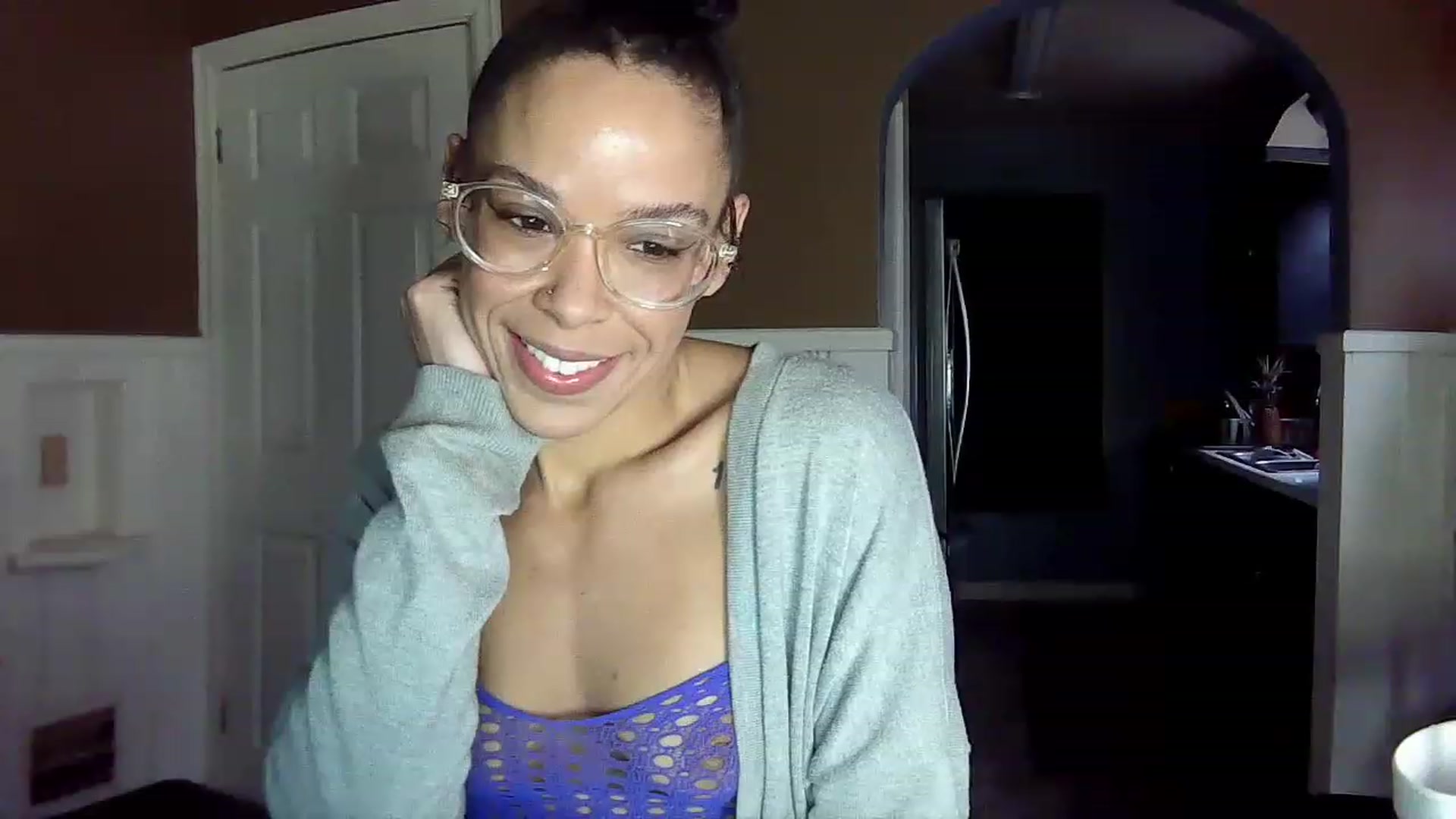 Gallery image thumbnail from SmileyAngel44's myfreecams stream on, 12/30/2022, 13:28 image 15 of 20