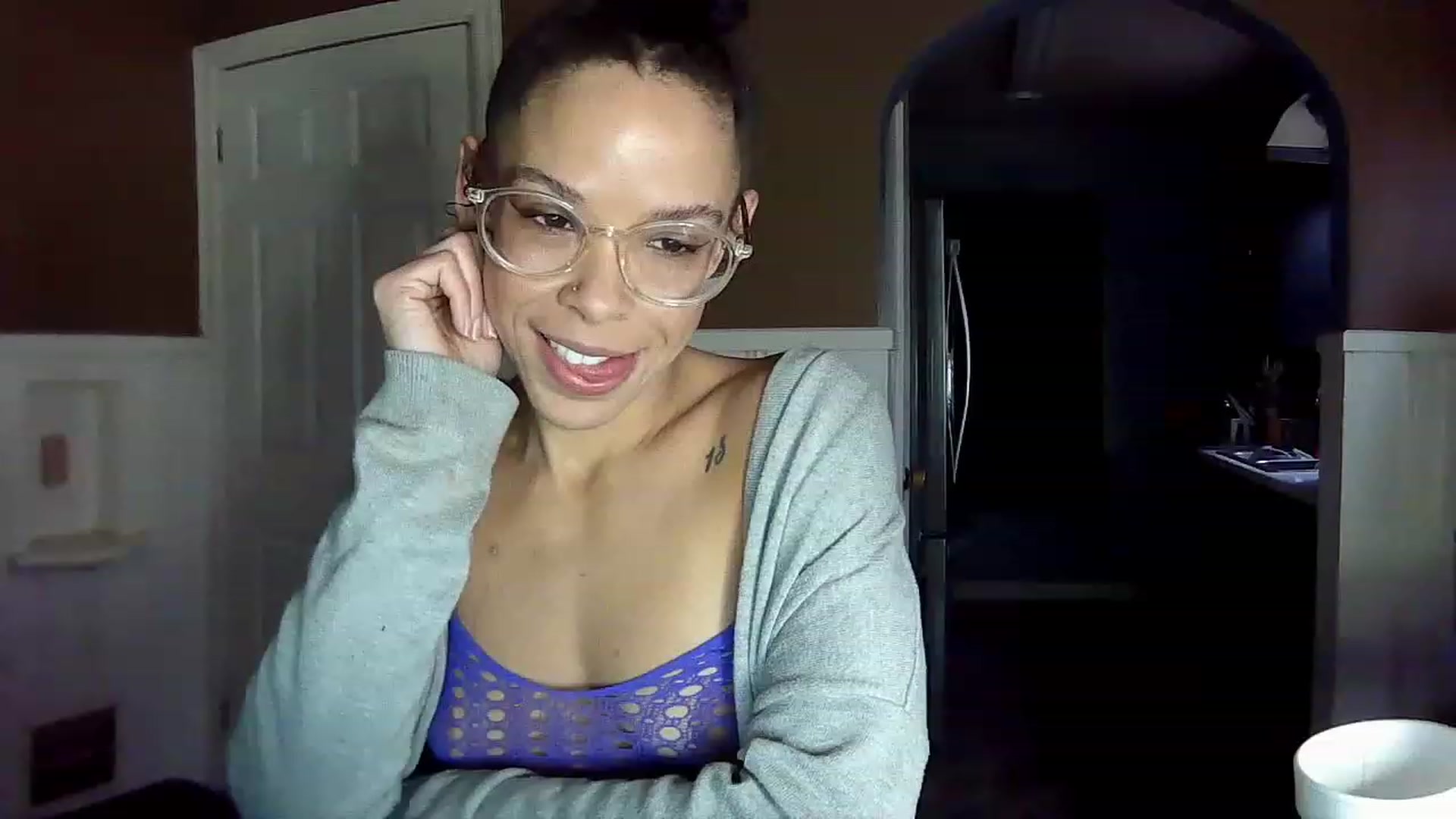 Gallery image thumbnail from SmileyAngel44's myfreecams stream on, 12/30/2022, 13:28 image 5 of 20