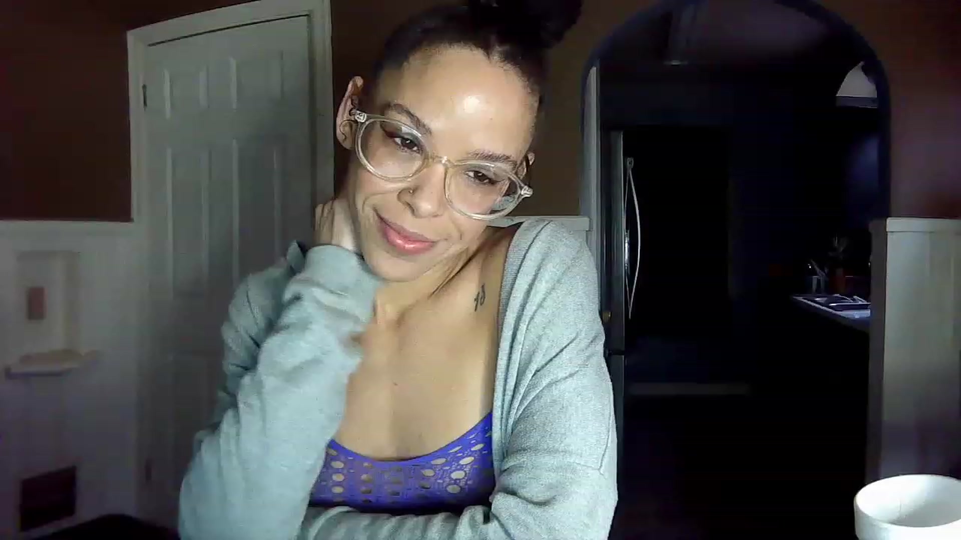 Gallery image thumbnail from SmileyAngel44's myfreecams stream on, 12/30/2022, 13:28 image 6 of 20
