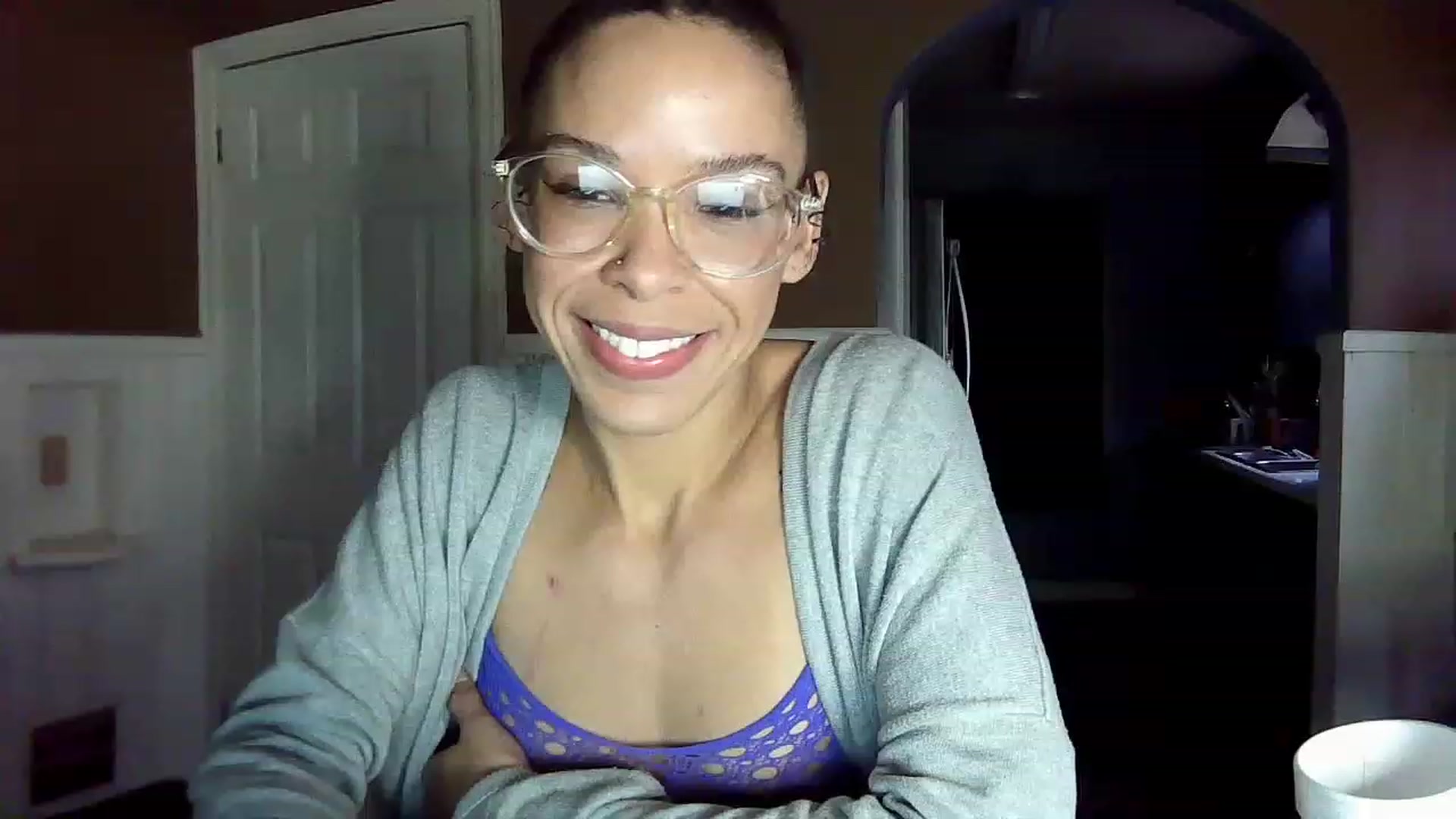 Gallery image thumbnail from SmileyAngel44's myfreecams stream on, 12/30/2022, 13:28 image 7 of 20