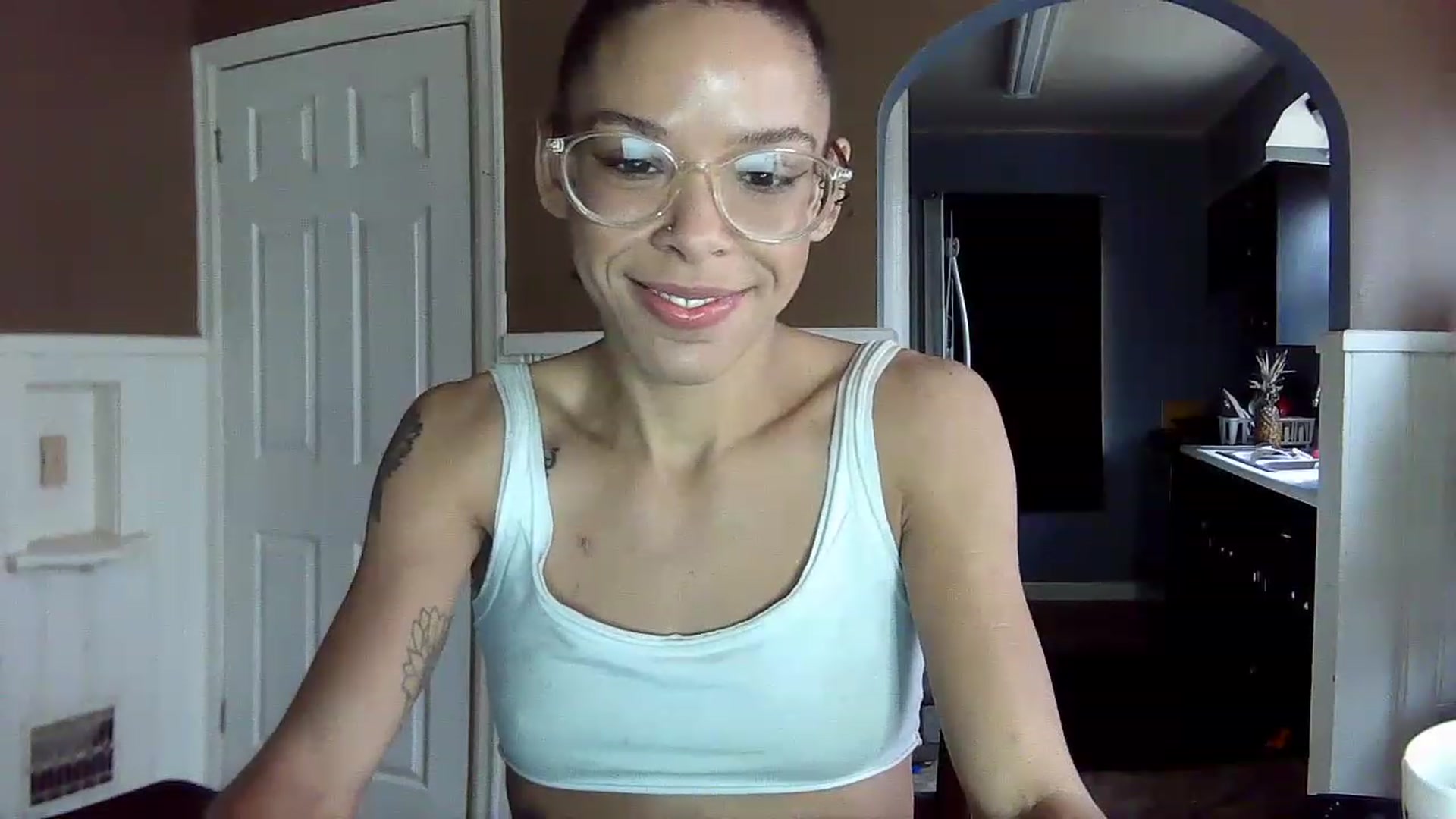 Gallery image thumbnail from SmileyAngel44's myfreecams stream on, 12/30/2022, 15:10 image 17 of 20