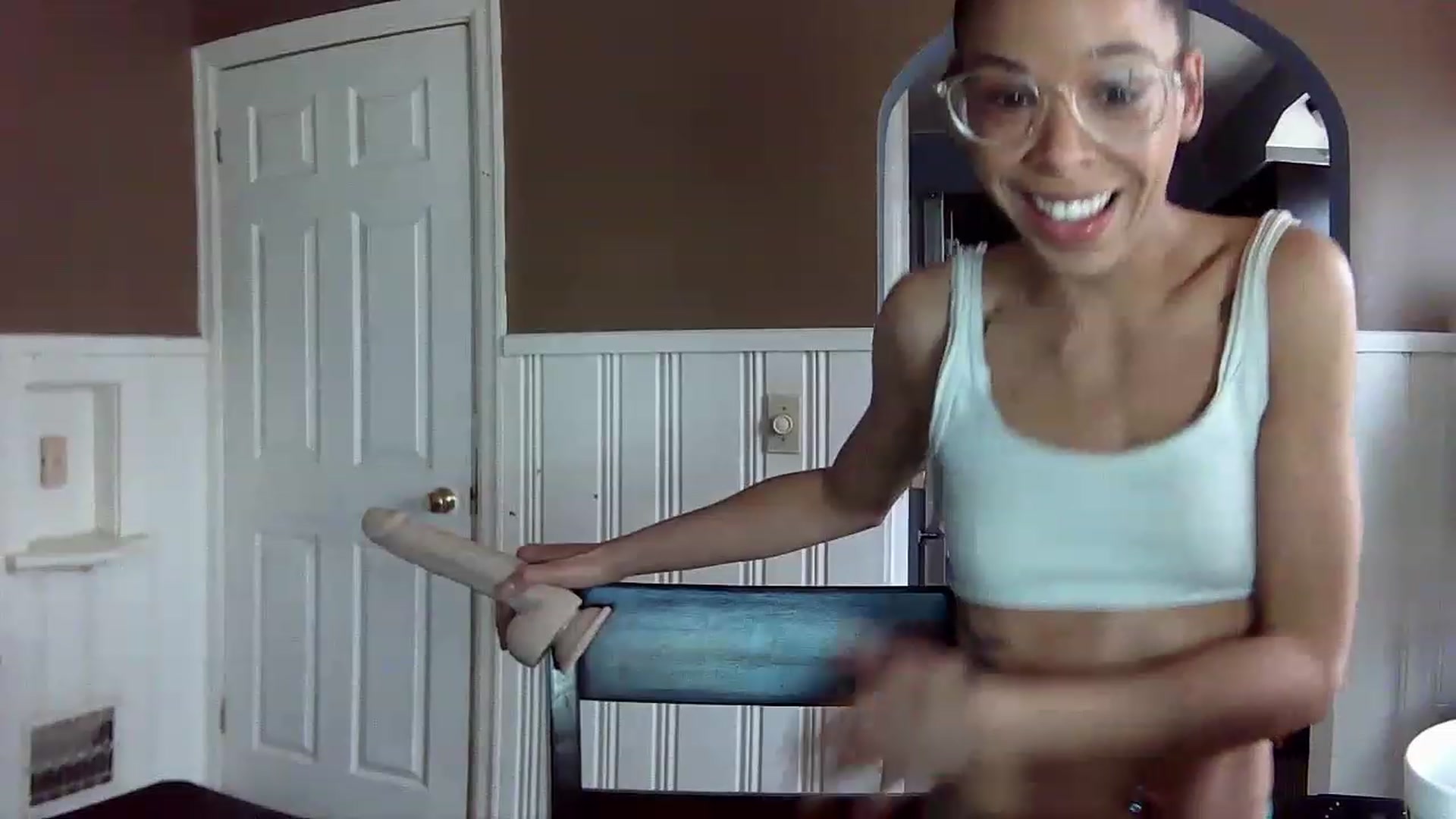Gallery image thumbnail from SmileyAngel44's myfreecams stream on, 12/30/2022, 15:10 image 6 of 20