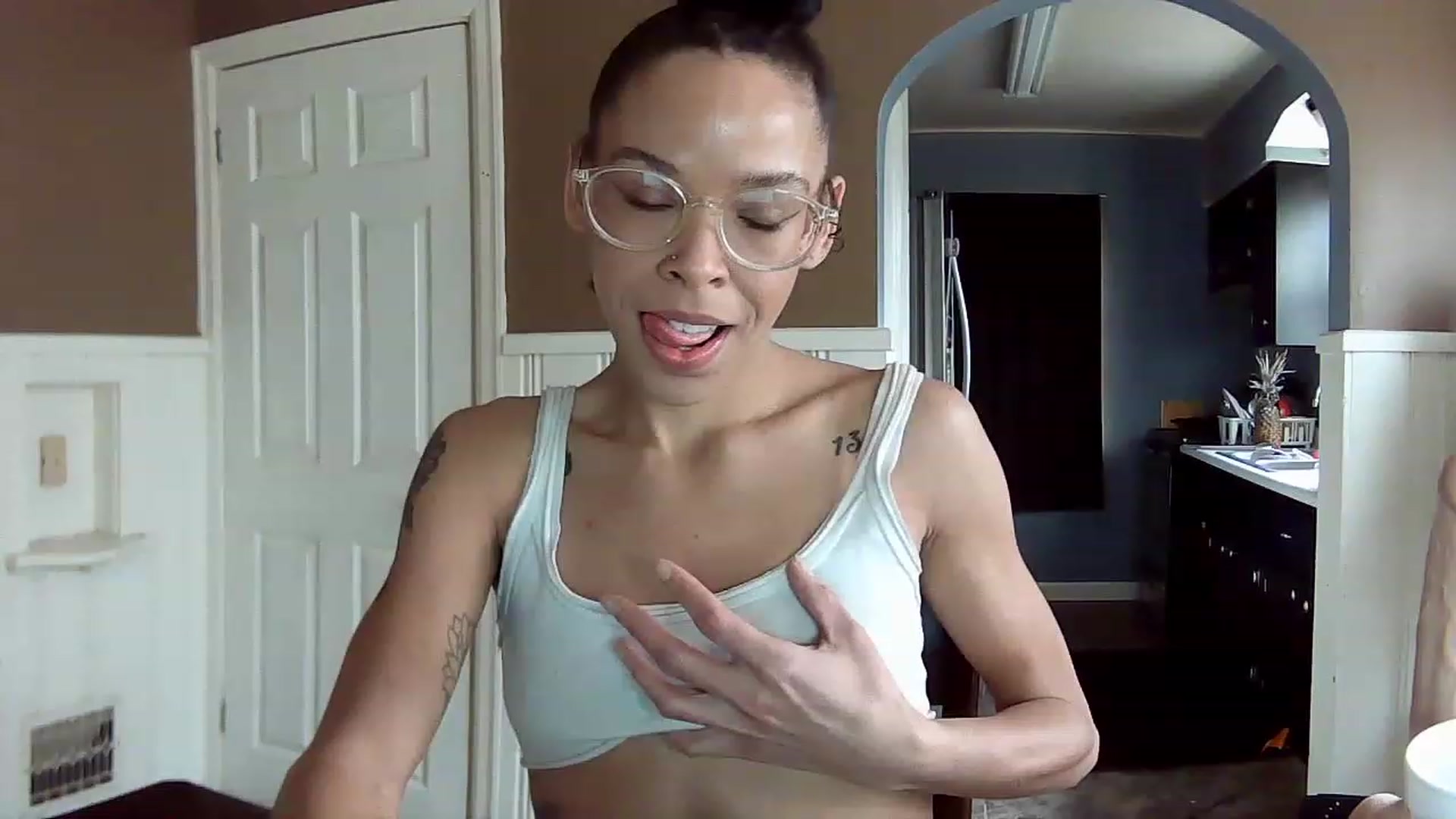 Gallery image thumbnail from SmileyAngel44's myfreecams stream on, 12/30/2022, 15:10 image 13 of 20