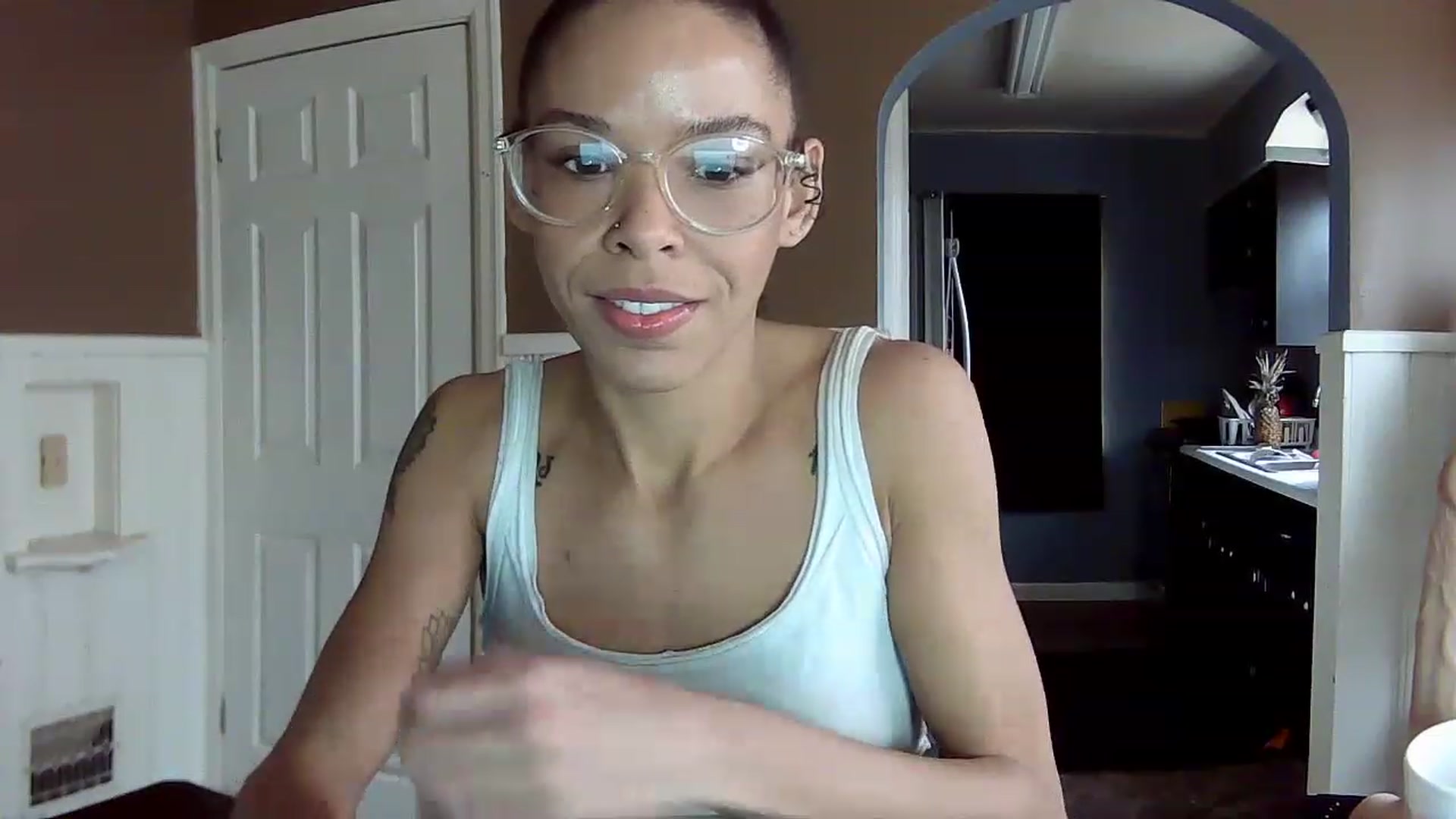 Gallery image thumbnail from SmileyAngel44's myfreecams stream on, 12/30/2022, 15:10 image 15 of 20