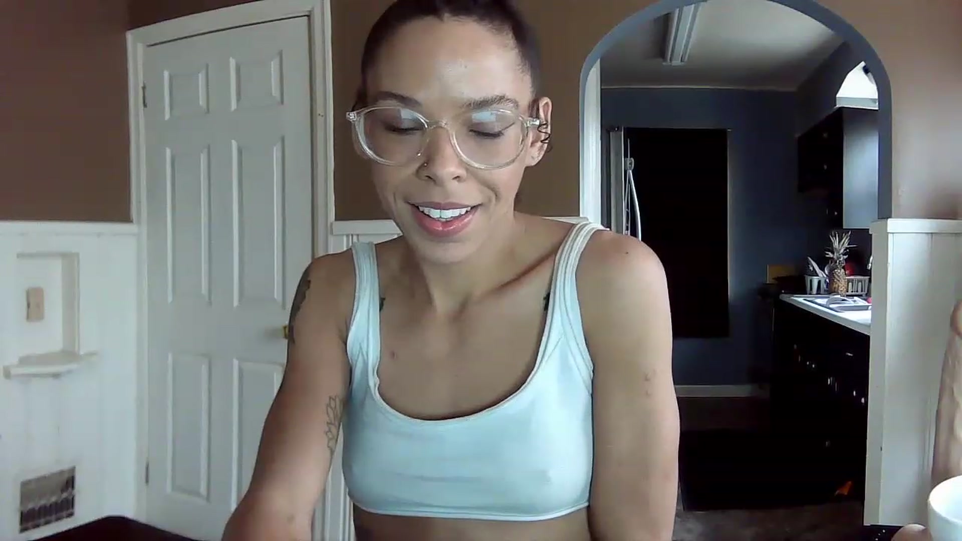 Gallery image thumbnail from SmileyAngel44's myfreecams stream on, 12/30/2022, 15:10 image 14 of 20