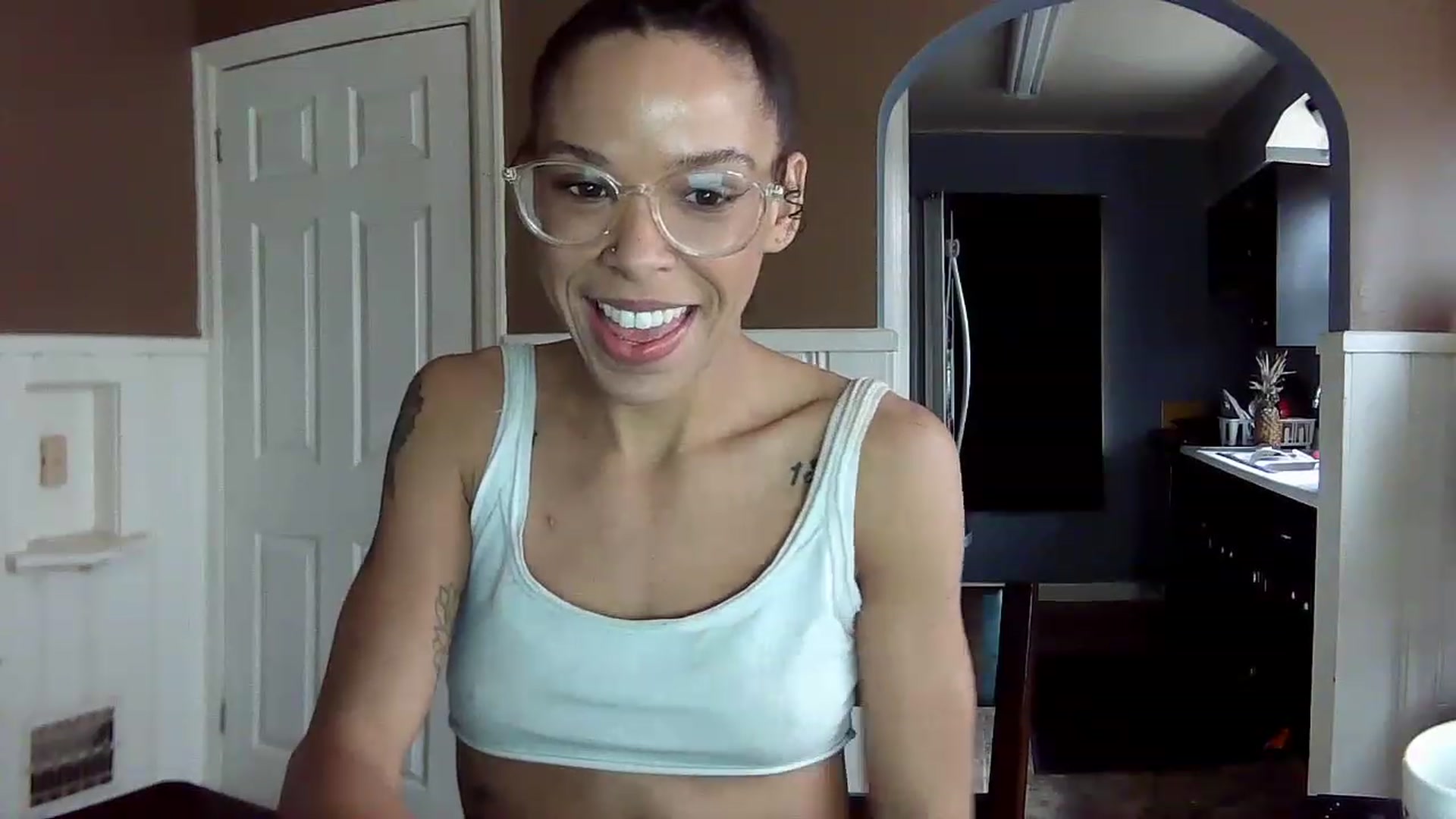 Gallery image thumbnail from SmileyAngel44's myfreecams stream on, 12/30/2022, 15:10 image 19 of 20