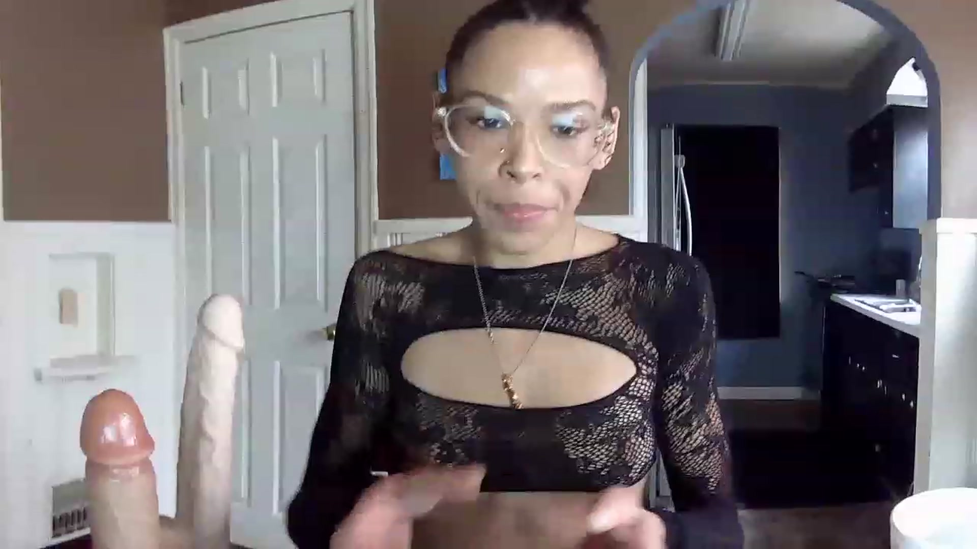 Gallery image thumbnail from SmileyAngel44's myfreecams stream on, 01/03/2023, 15:52 image 4 of 20
