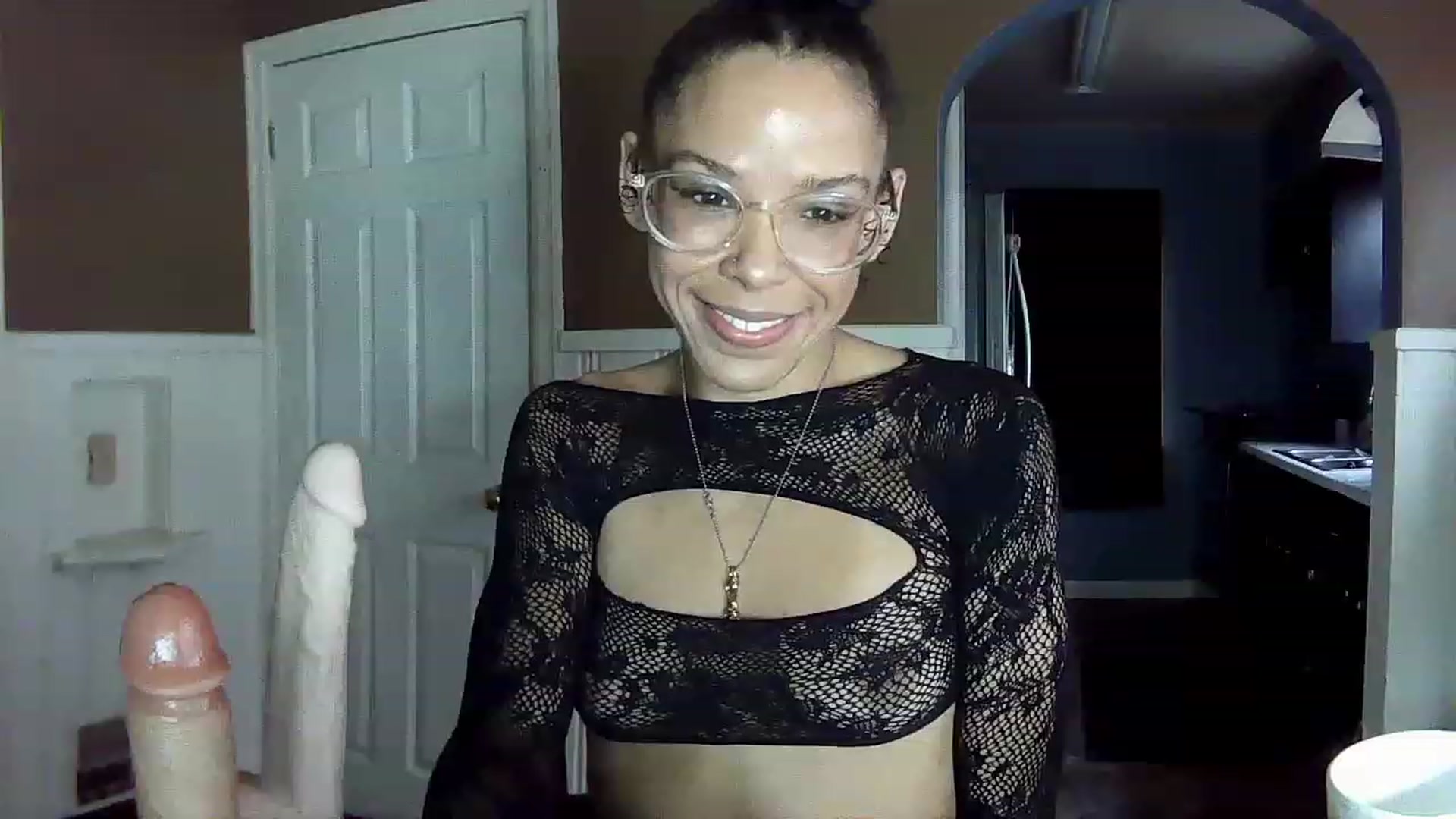 Gallery image thumbnail from SmileyAngel44's myfreecams stream on, 01/03/2023, 15:52 image 12 of 20