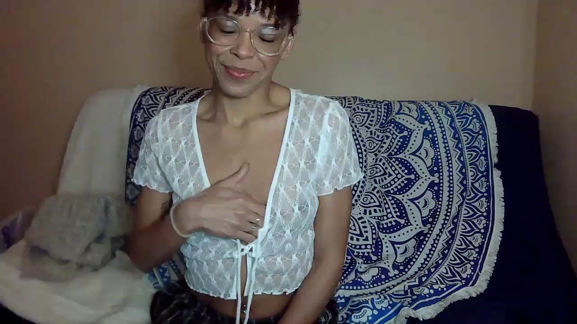 Gallery image thumbnail from SmileyAngel44's myfreecams stream on, 03/09/2023, 14:50 image 9 of 20