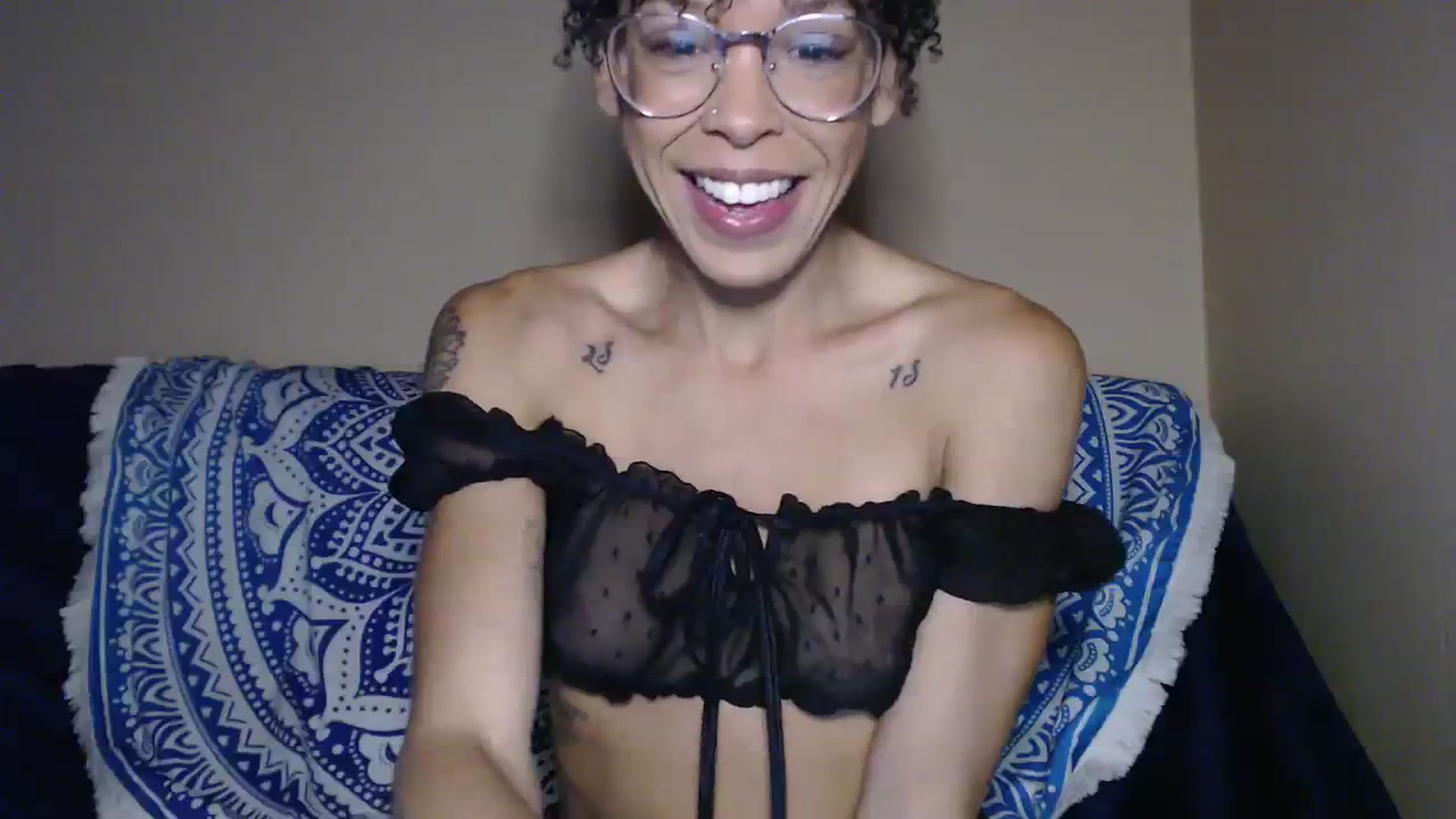 Gallery image thumbnail from SmileyAngel44's myfreecams stream on, 08/18/2023, 13:45 image 14 of 20
