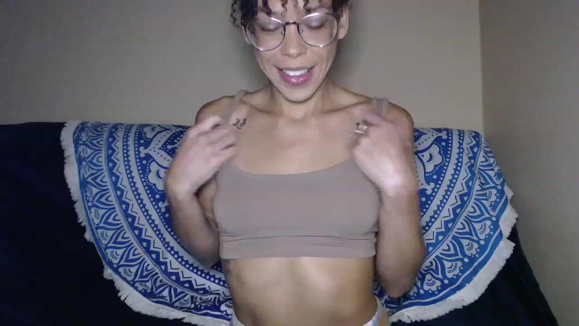 Gallery image thumbnail from SmileyAngel44's myfreecams stream on, 08/22/2023, 13:53 image 3 of 20