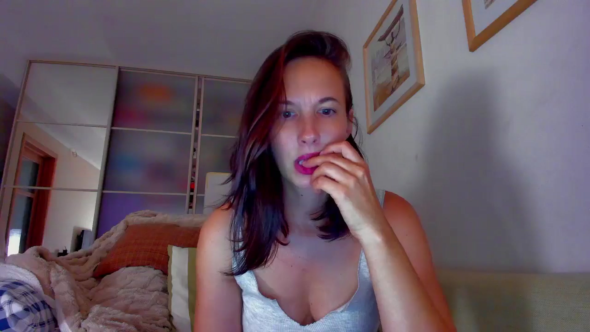 Gallery image thumbnail from SmileyCAT's myfreecams stream on, 07/12/2024, 20:50 image 10 of 20