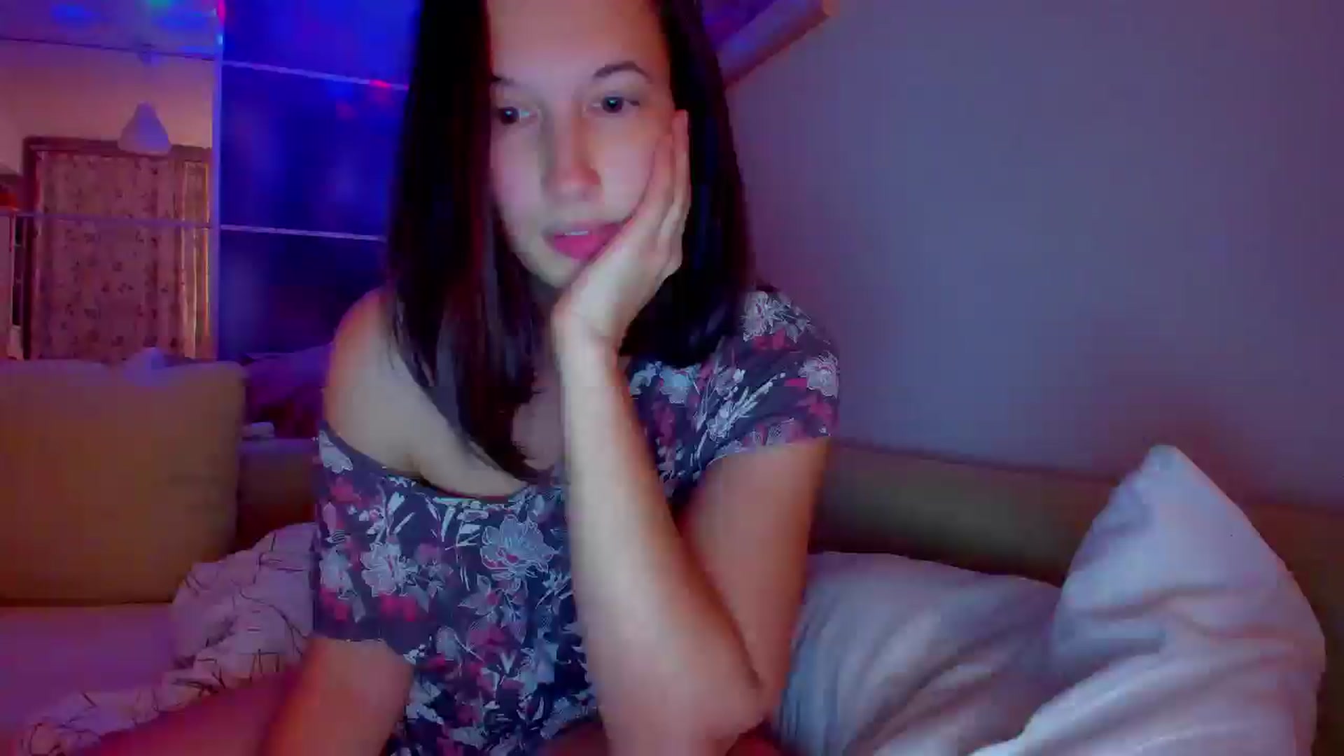 Gallery image thumbnail from SmileyCAT's myfreecams stream on, 12/22/2024, 17:37 image 8 of 20
