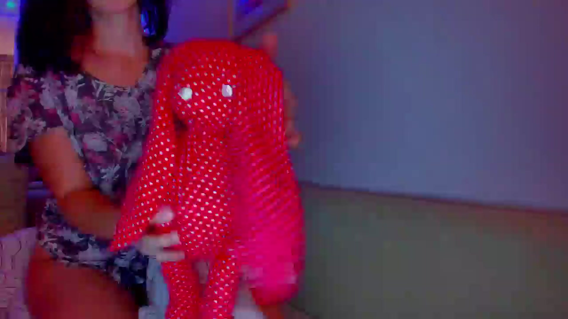 Gallery image thumbnail from SmileyCAT's myfreecams stream on, 12/22/2024, 17:37 image 17 of 20