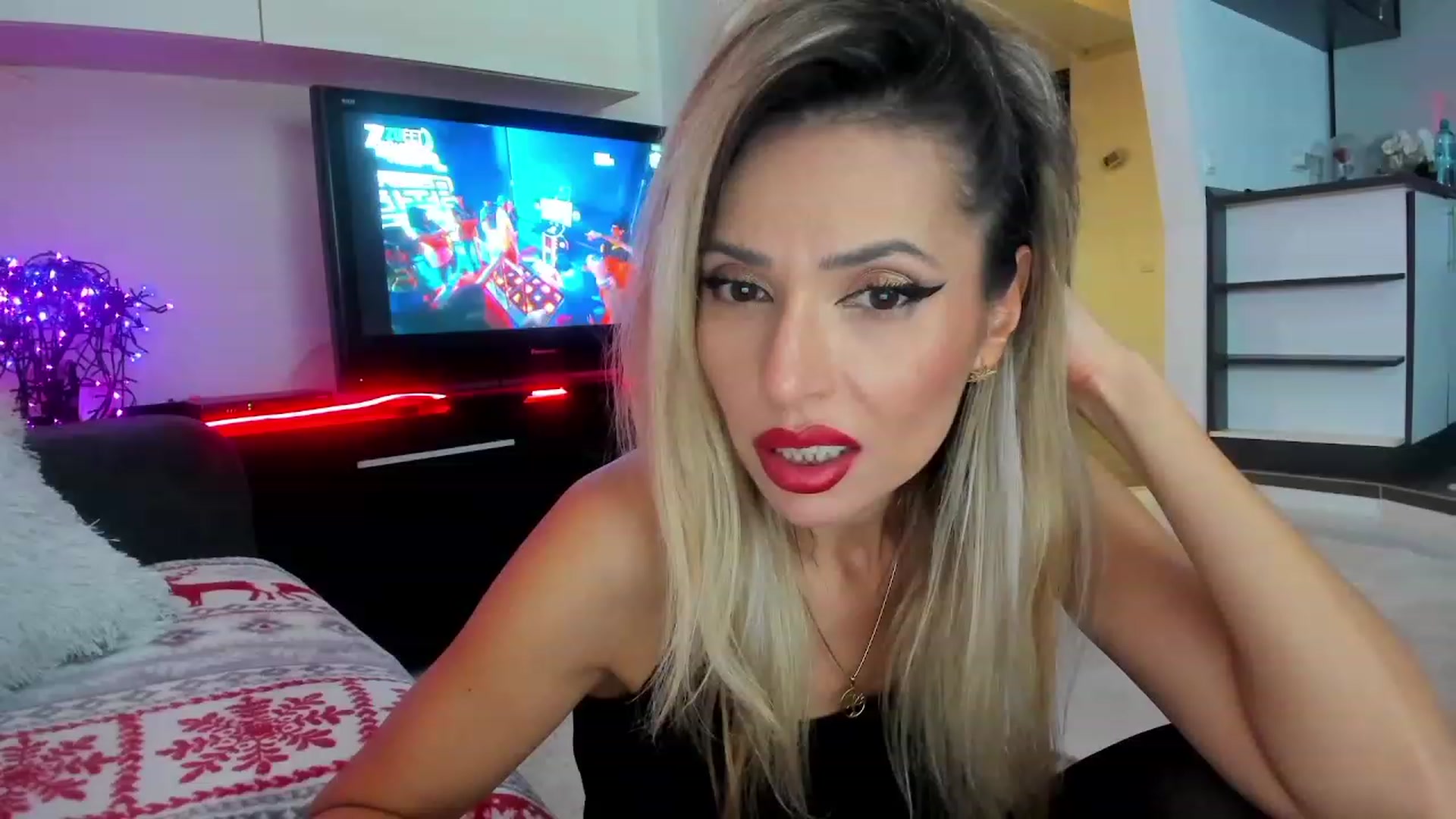 Gallery image thumbnail from SmileyNewYear's myfreecams stream on, 12/30/2023, 24:04 image 19 of 20