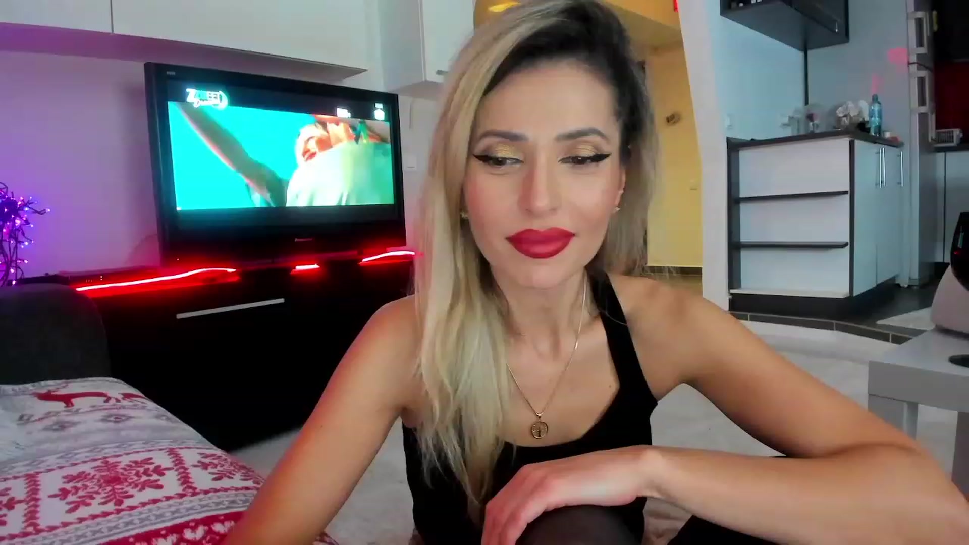 Gallery image thumbnail from SmileyNewYear's myfreecams stream on, 12/30/2023, 24:04 image 4 of 20