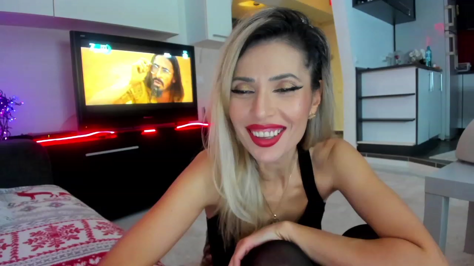 Gallery image thumbnail from SmileyNewYear's myfreecams stream on, 12/30/2023, 24:04 image 3 of 20