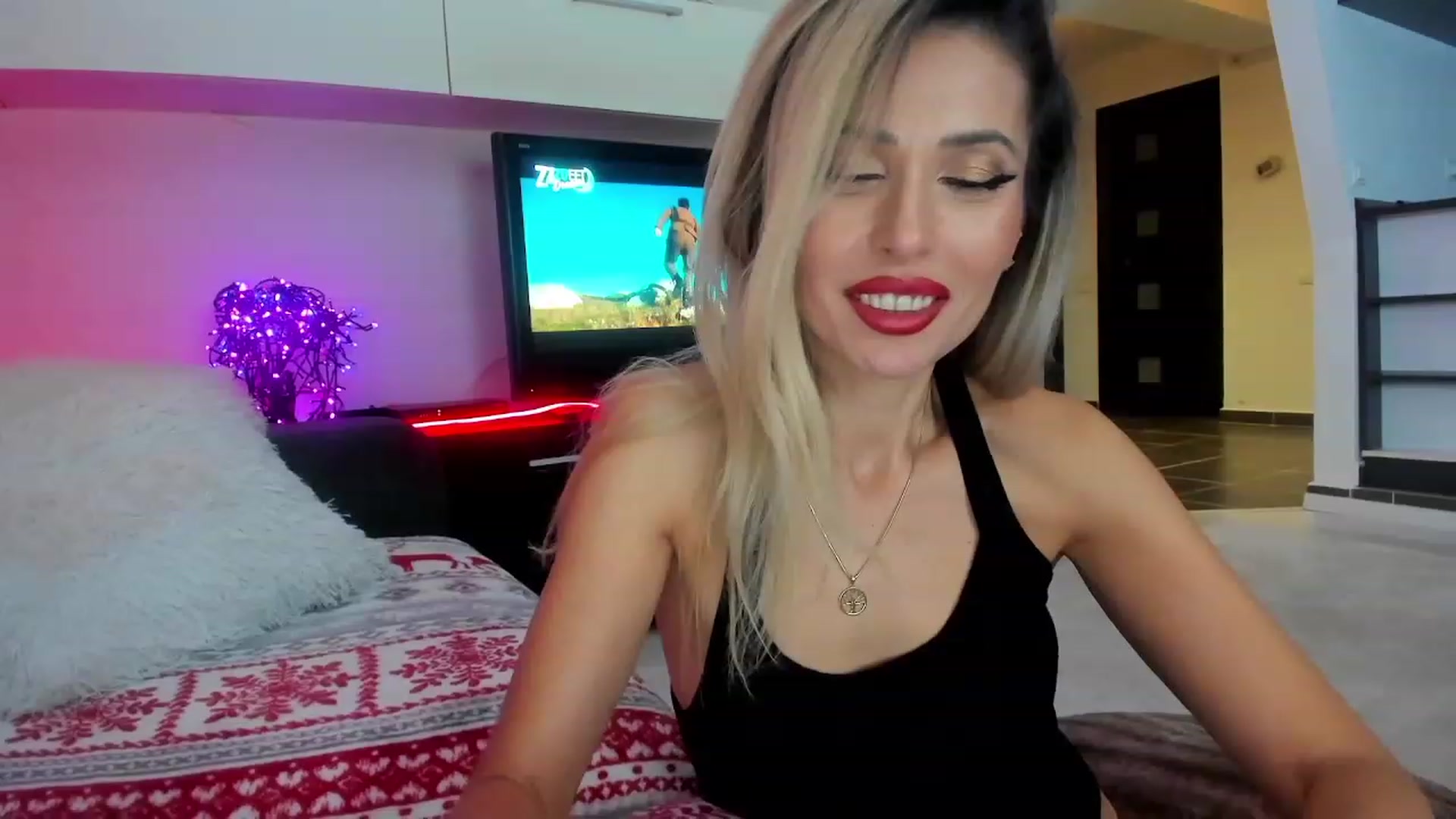 Gallery image thumbnail from SmileyNewYear's myfreecams stream on, 12/30/2023, 02:04 image 17 of 20