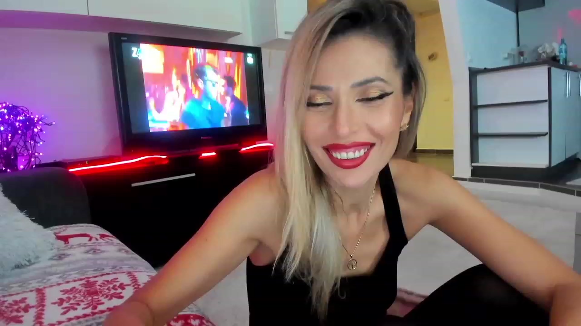 Gallery image thumbnail from SmileyNewYear's myfreecams stream on, 12/30/2023, 02:04 image 9 of 20