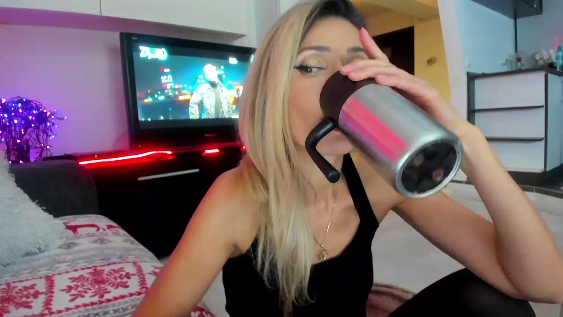Gallery image thumbnail from SmileyNewYear's myfreecams stream on, 12/30/2023, 02:04 image 7 of 20