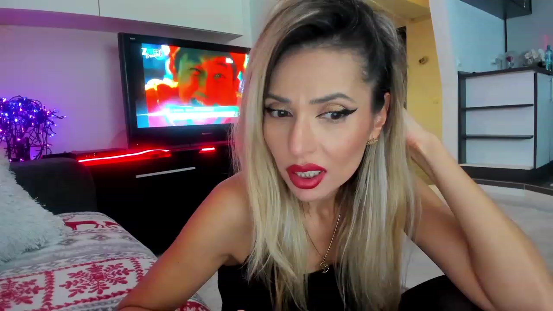 Gallery image thumbnail from SmileyNewYear's myfreecams stream on, 12/30/2023, 02:04 image 6 of 20