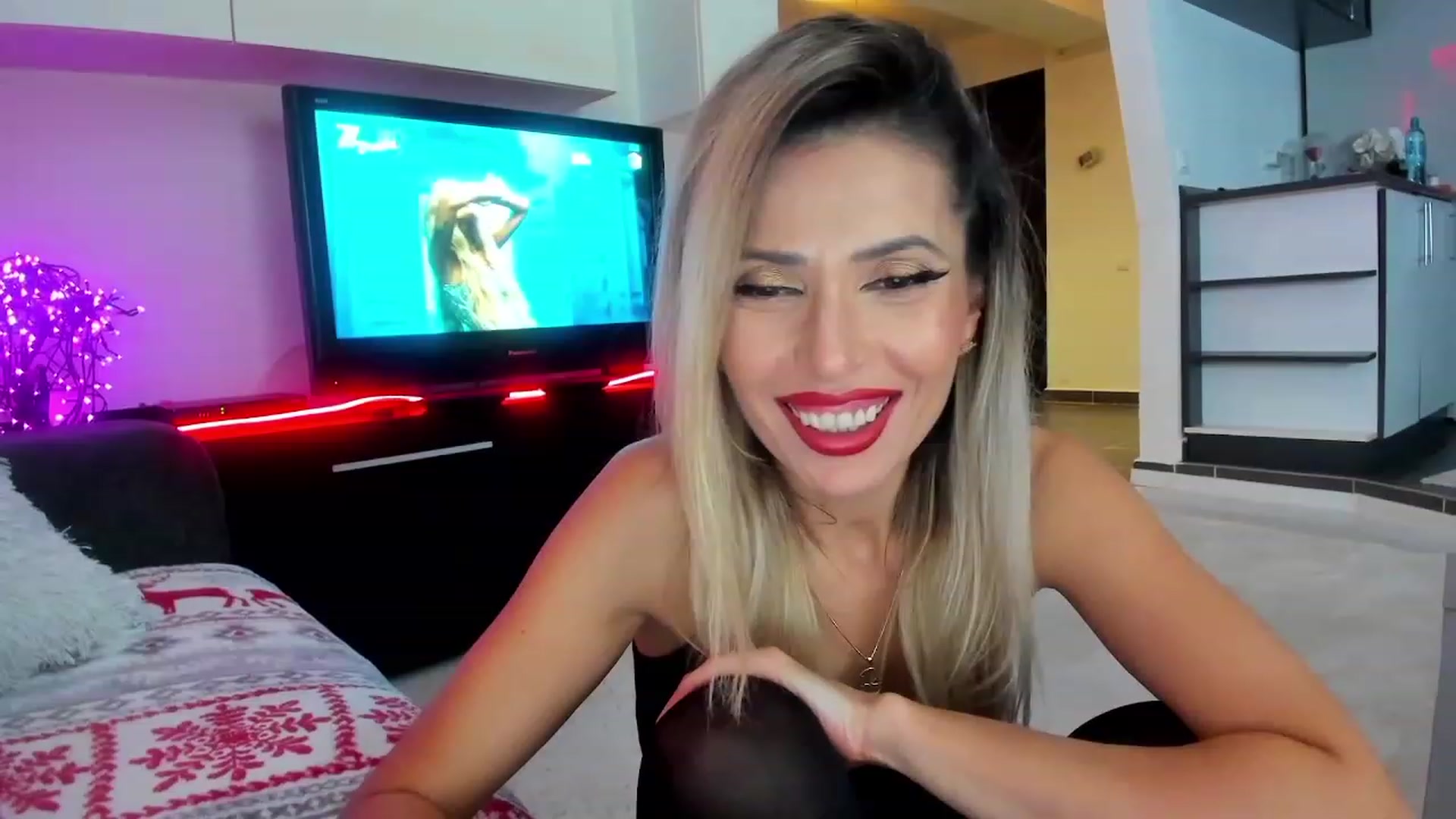 Gallery image thumbnail from SmileyNewYear's myfreecams stream on, 12/30/2023, 02:04 image 12 of 20