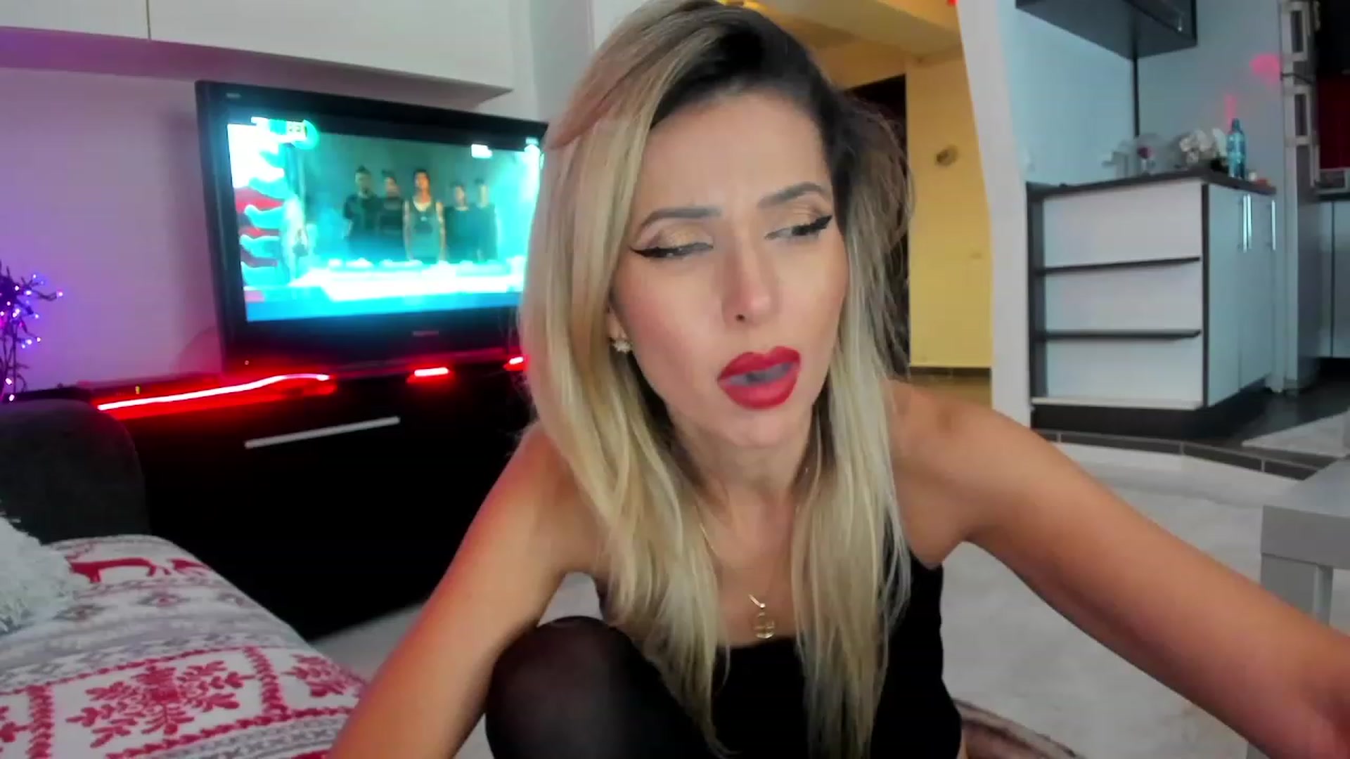 Gallery image thumbnail from SmileyNewYear's myfreecams stream on, 12/30/2023, 02:04 image 14 of 20