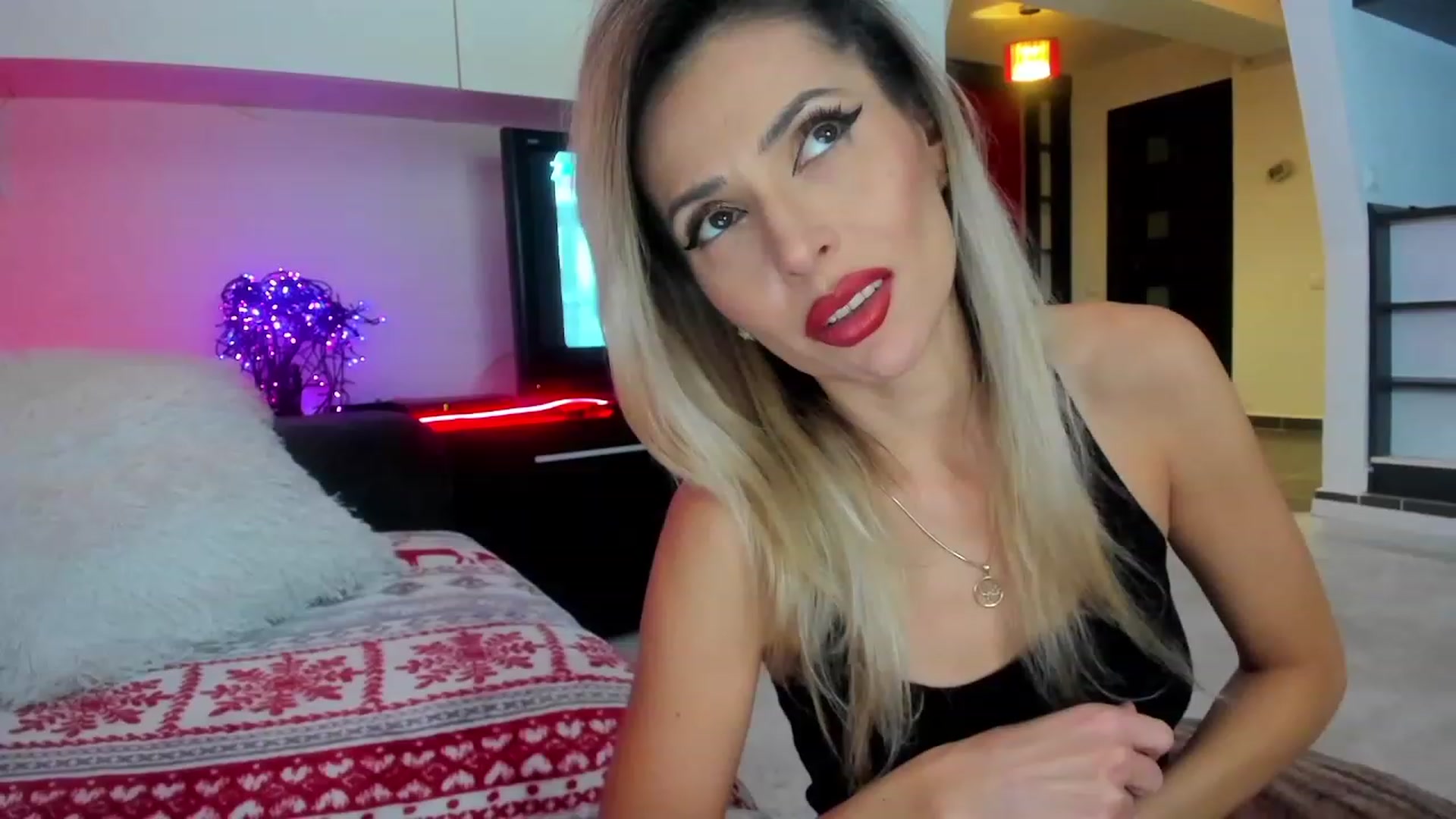 Gallery image thumbnail from SmileyNewYear's myfreecams stream on, 12/30/2023, 02:04 image 15 of 20