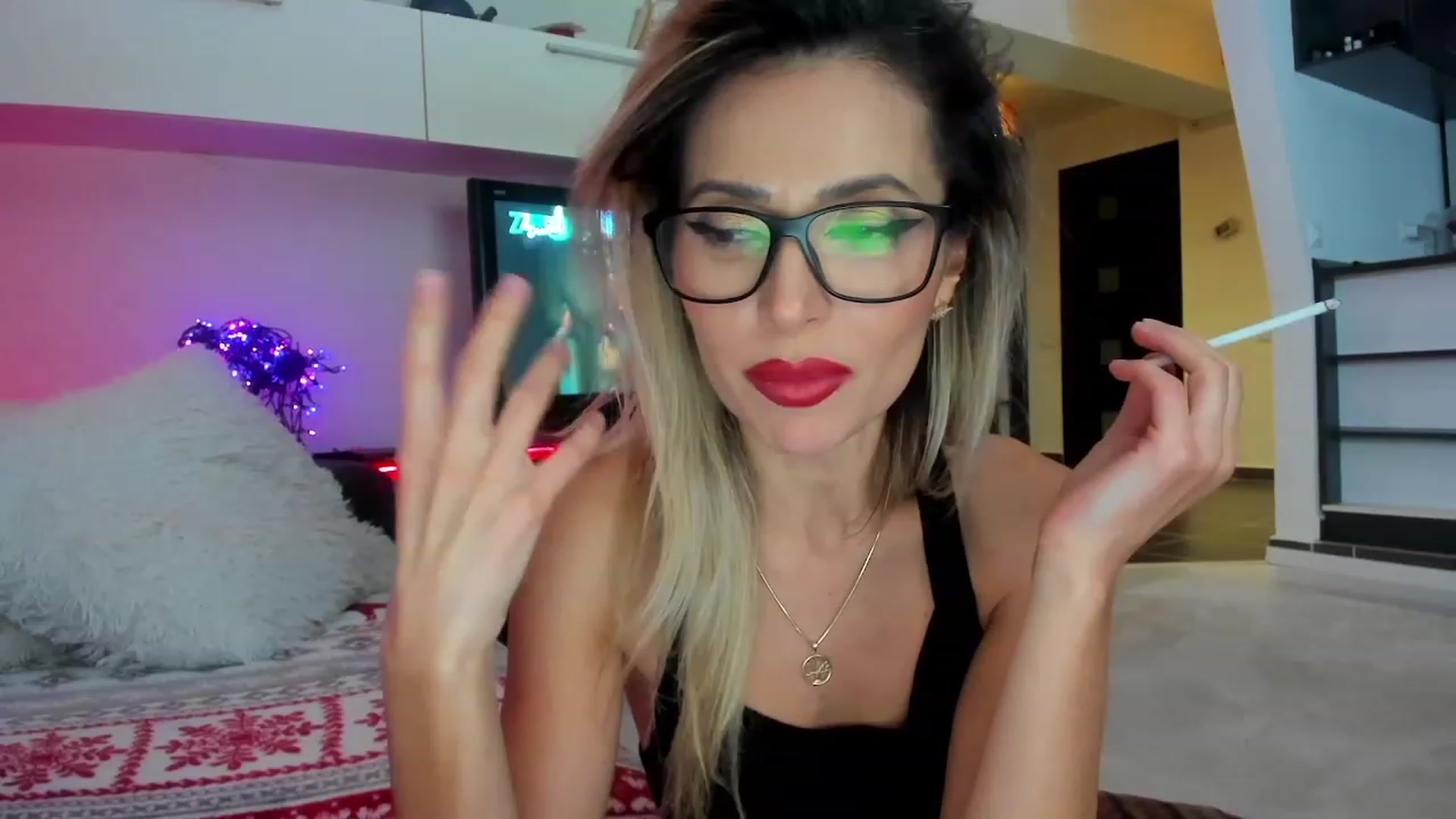 Gallery image thumbnail from SmileyNewYear's myfreecams stream on, 12/30/2023, 04:15 image 11 of 20